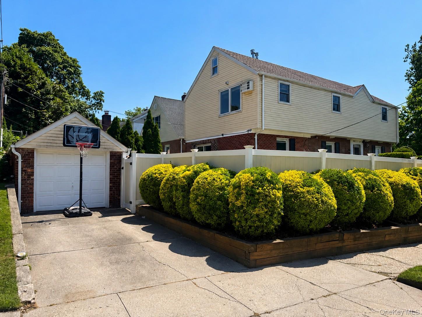 Single Family Richland Avenue Queens, NY 11364, MLS-1018347-4