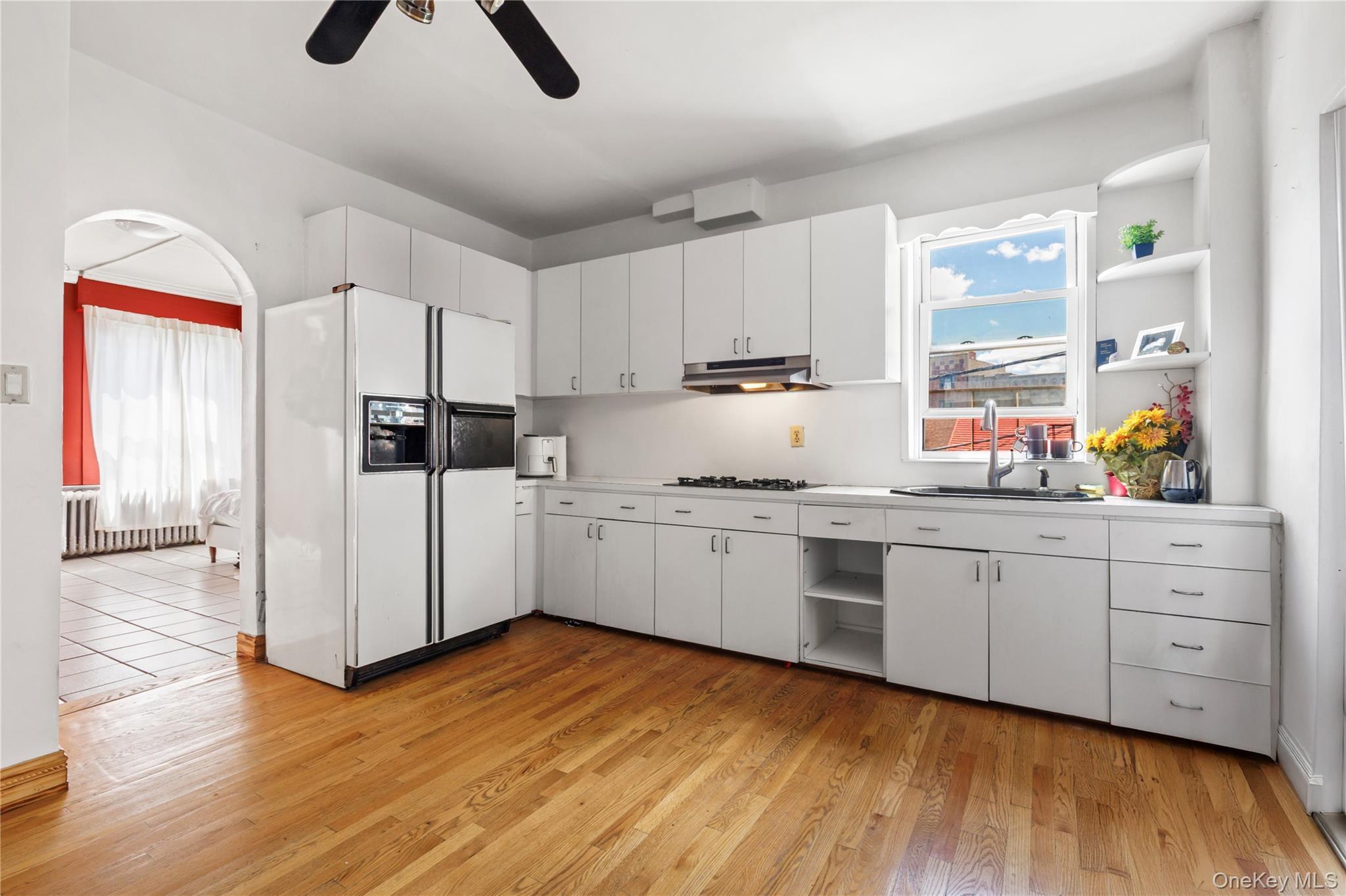 Single Family Loring Pl Bronx, NY 19468, MLS-1018358-10