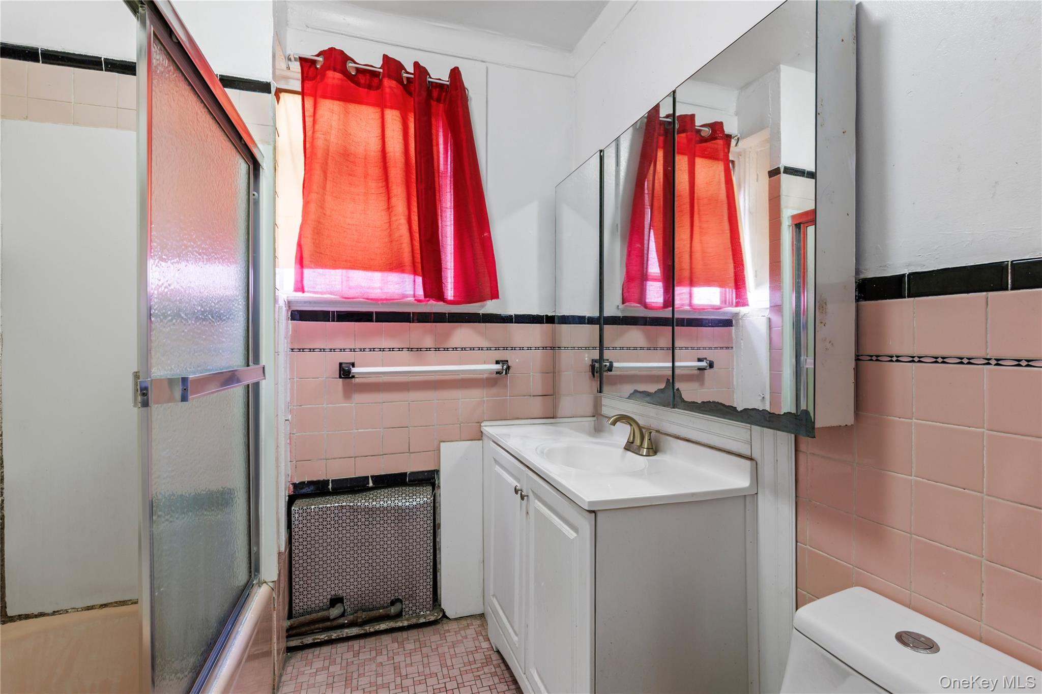 Single Family Loring Pl Bronx, NY 19468, MLS-1018358-18