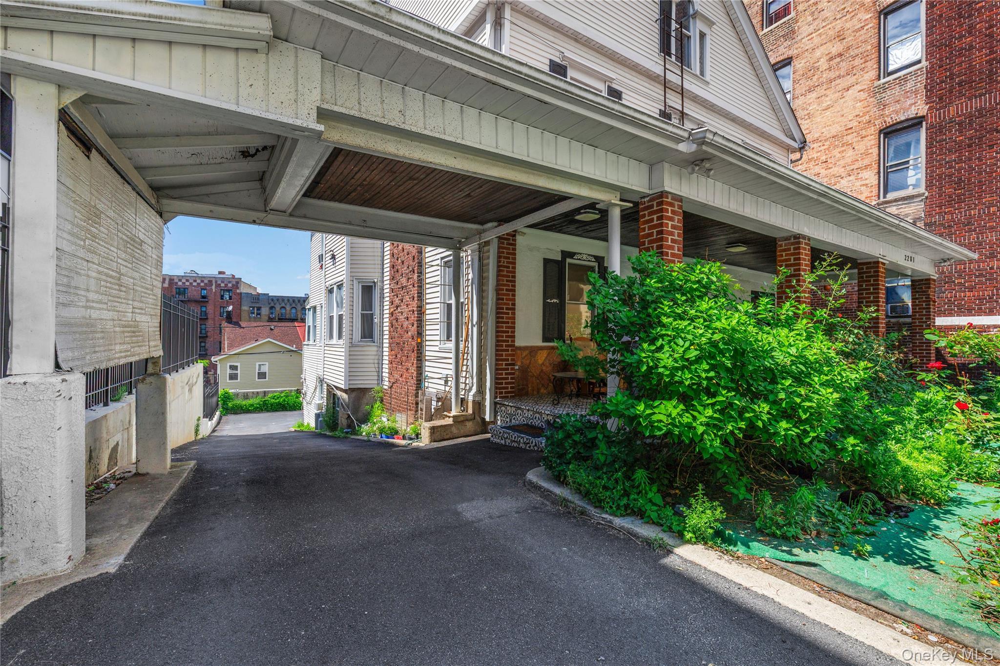 Single Family Loring Pl Bronx, NY 19468, MLS-1018358-19