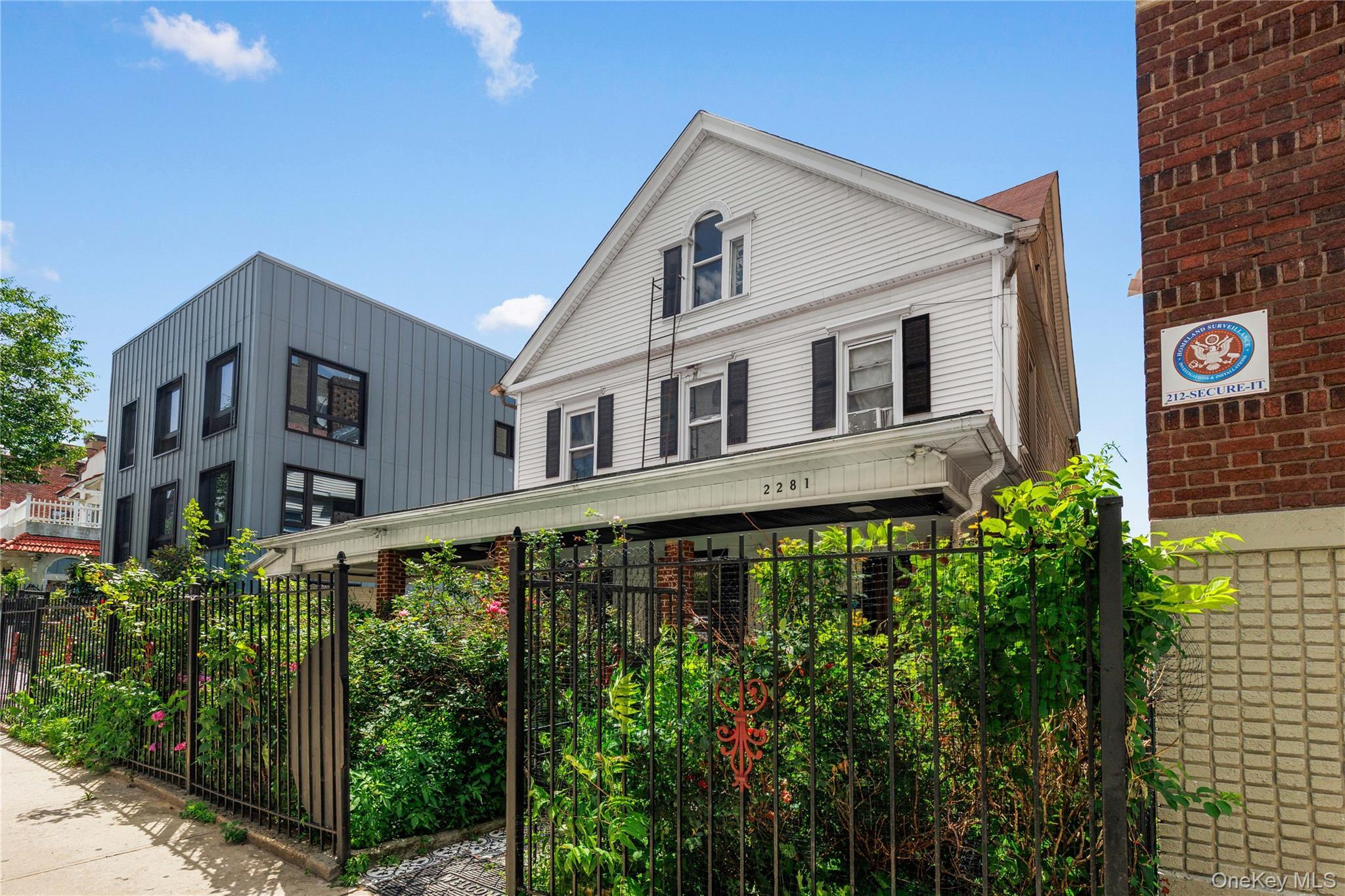 Single Family Loring Pl Bronx, NY 19468, MLS-1018358-2