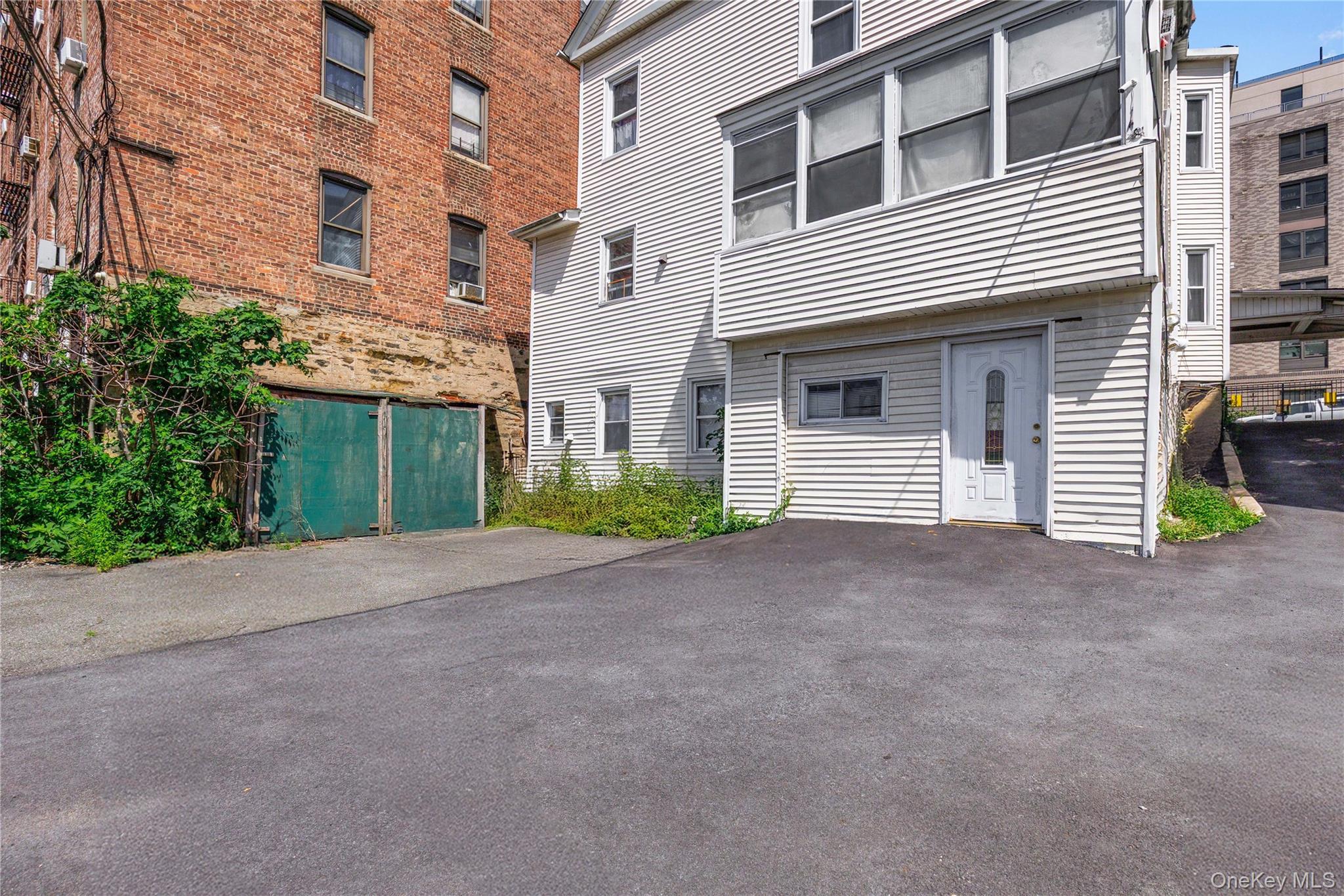 Single Family Loring Pl Bronx, NY 19468, MLS-1018358-20