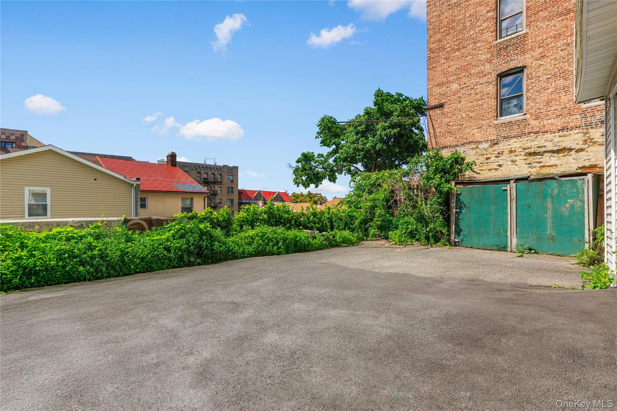Single Family Loring Pl Bronx, NY 19468, MLS-1018358-21