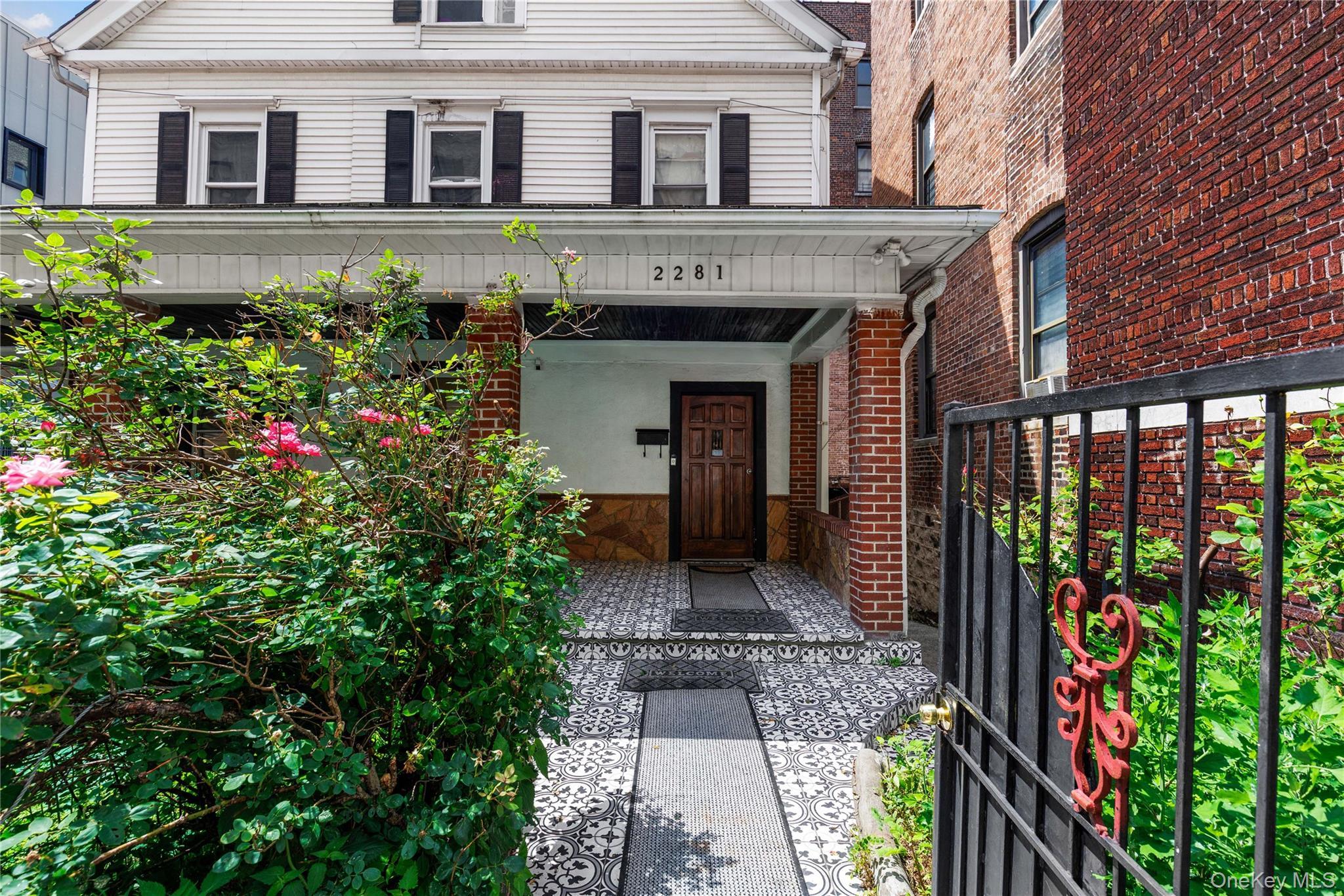 Single Family Loring Pl Bronx, NY 19468, MLS-1018358-3