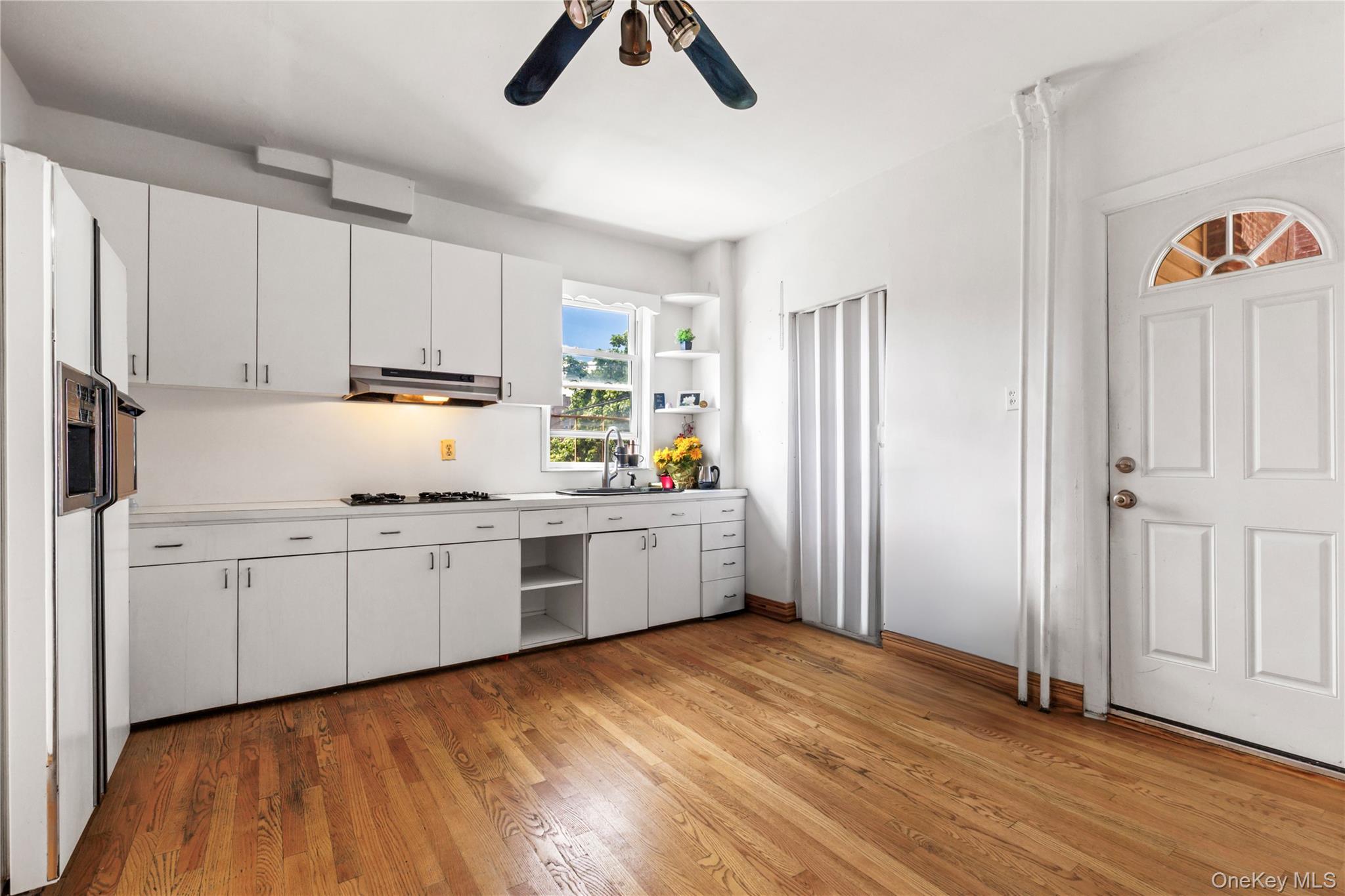 Single Family Loring Pl Bronx, NY 19468, MLS-1018358-9