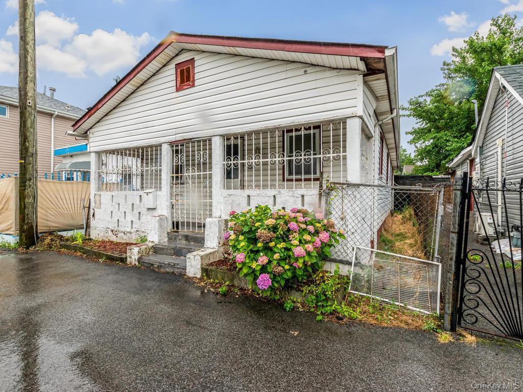 Single Family Harding Park Bronx, NY 10473, MLS-1018381-20