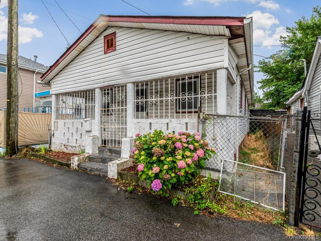 Single Family Harding Park Bronx, NY 10473, MLS-1018381-3