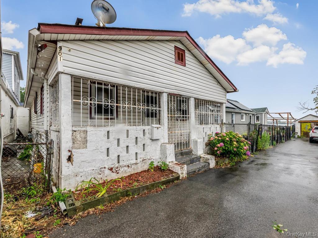 Single Family Harding Park Bronx, NY 10473, MLS-1018381-5