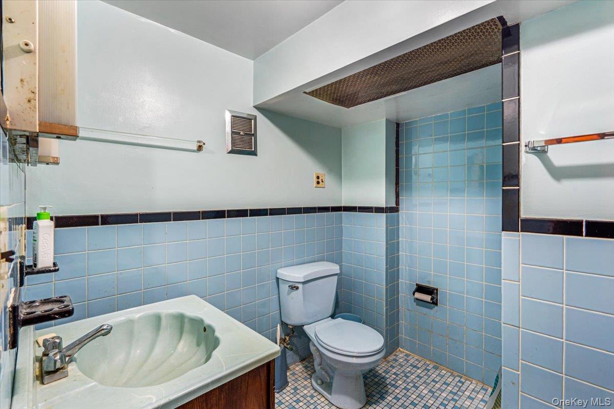 Single Family 148th Street Queens, NY 11354, MLS-1018383-22