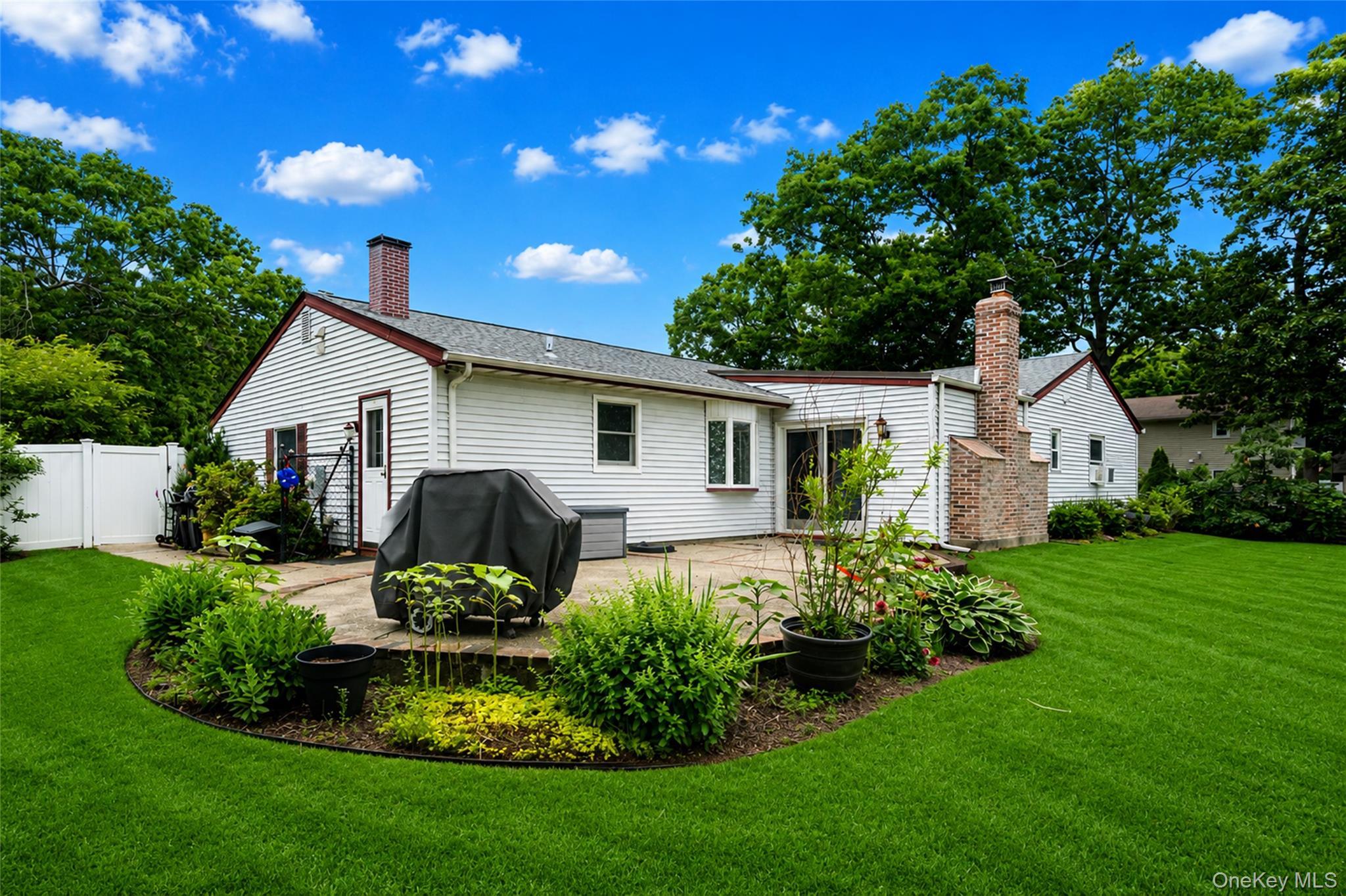 Single Family Saddle Hill Road  Suffolk County, NY 11727, MLS-1018518-25