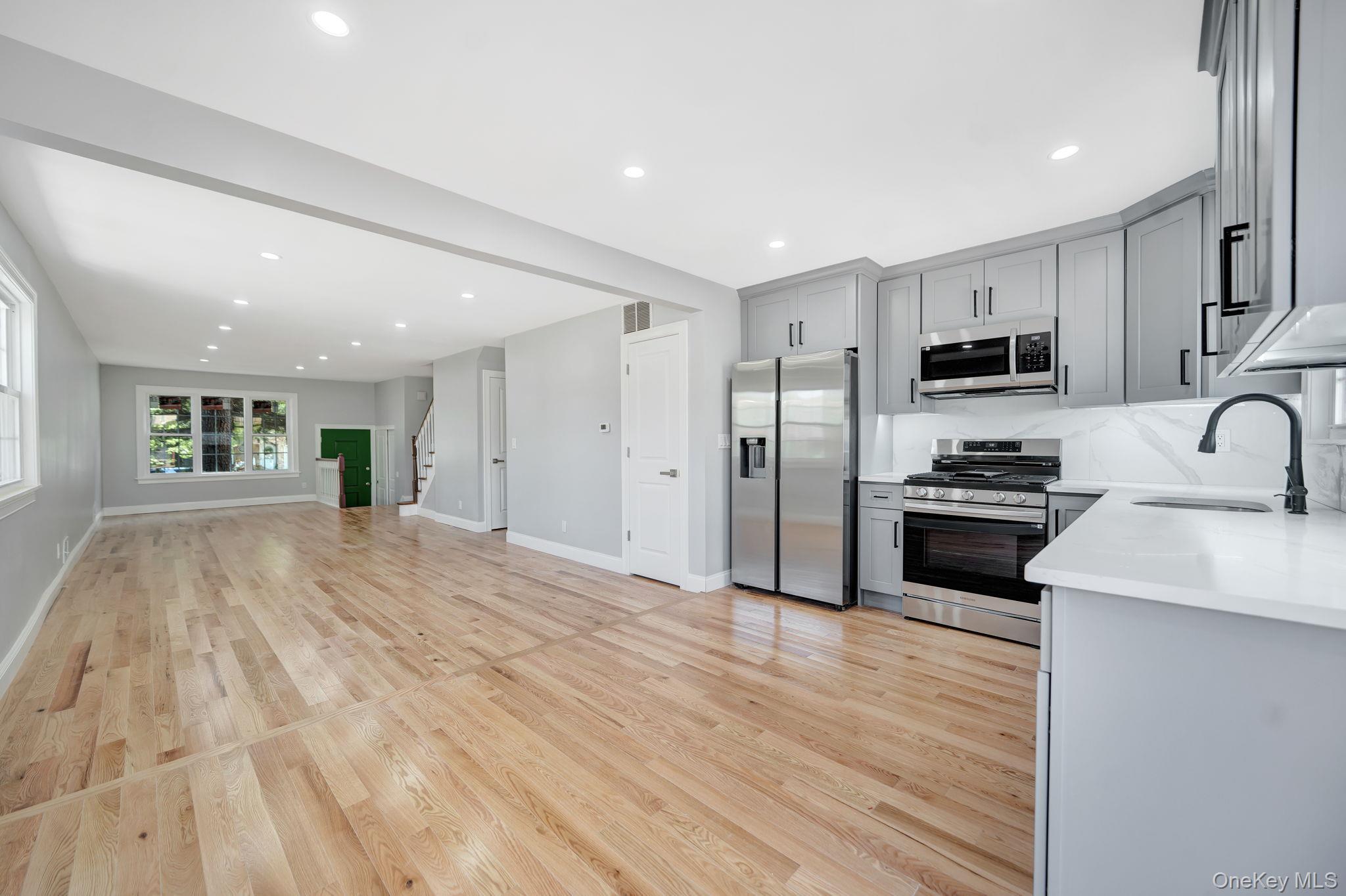 Single Family Notus Avenue Staten Island, NY 10312, MLS-1018578-10
