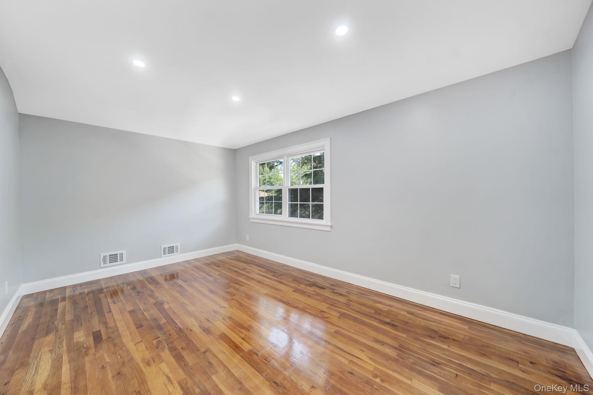 Single Family Notus Avenue Staten Island, NY 10312, MLS-1018578-19