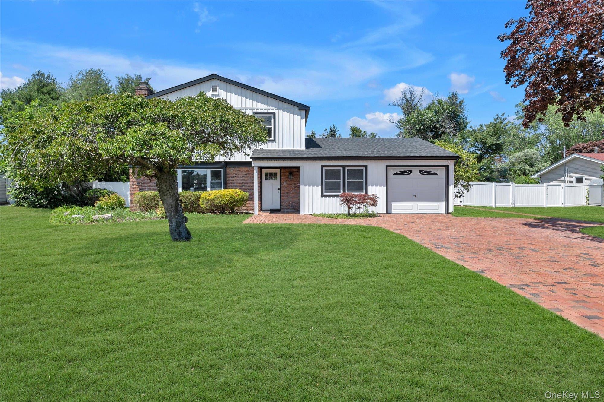 Single Family Malvern Lane  Suffolk County, NY 11790, MLS-1018620-2