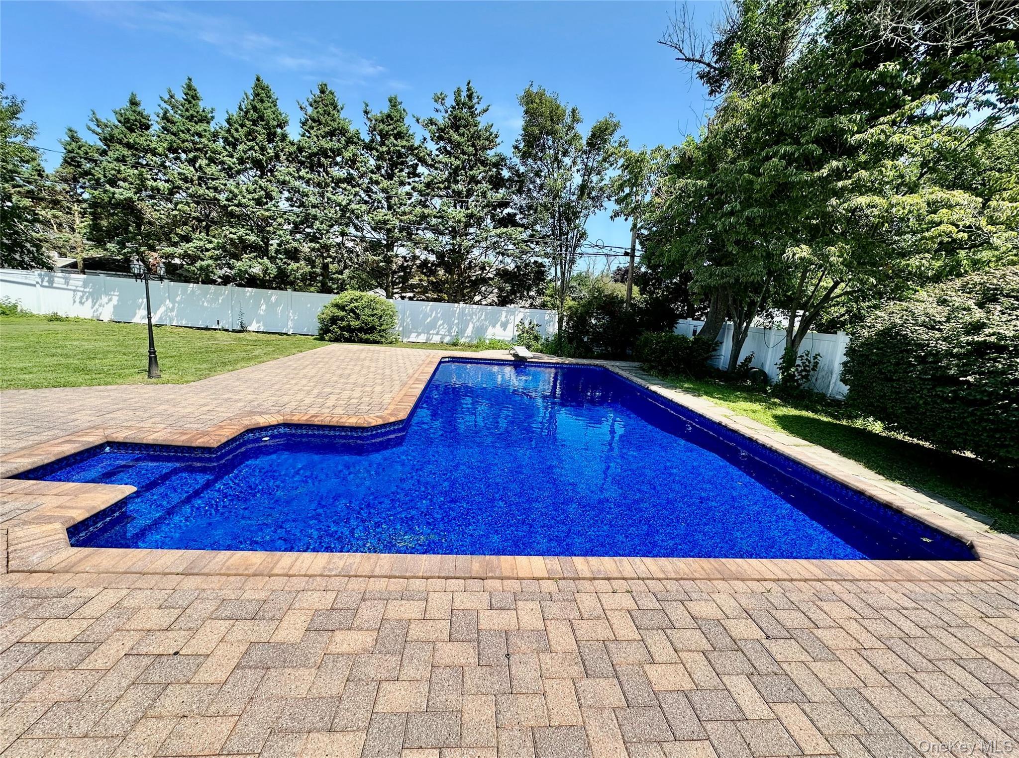 Single Family Malvern Lane  Suffolk County, NY 11790, MLS-1018620-23