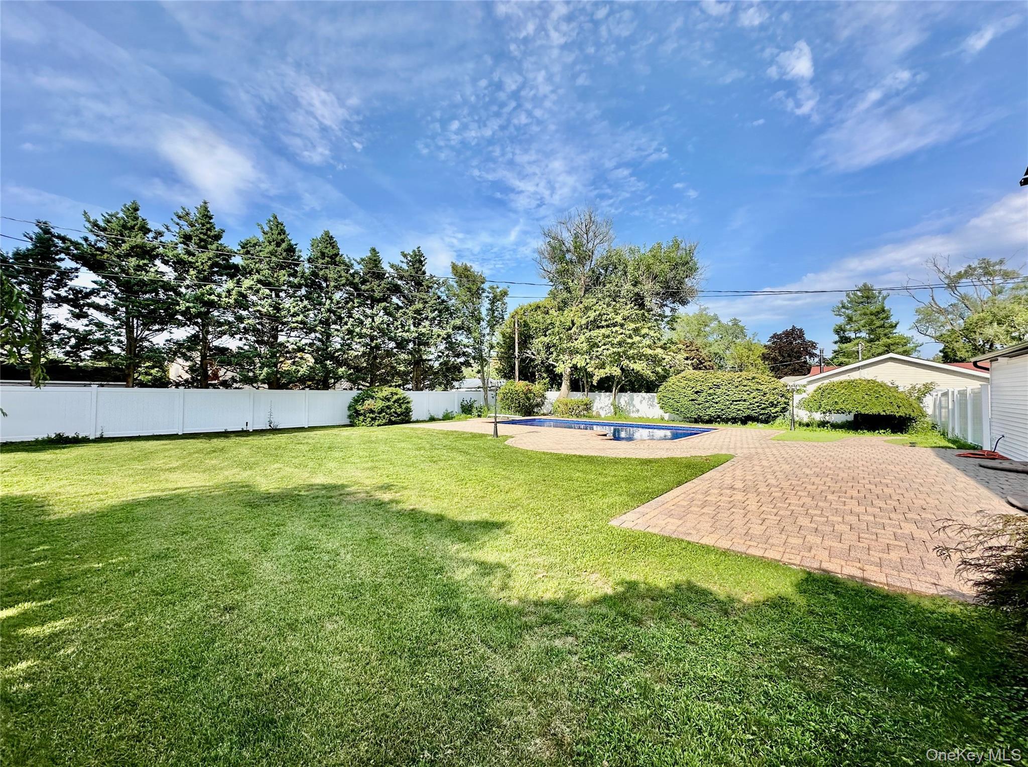 Single Family Malvern Lane  Suffolk County, NY 11790, MLS-1018620-25