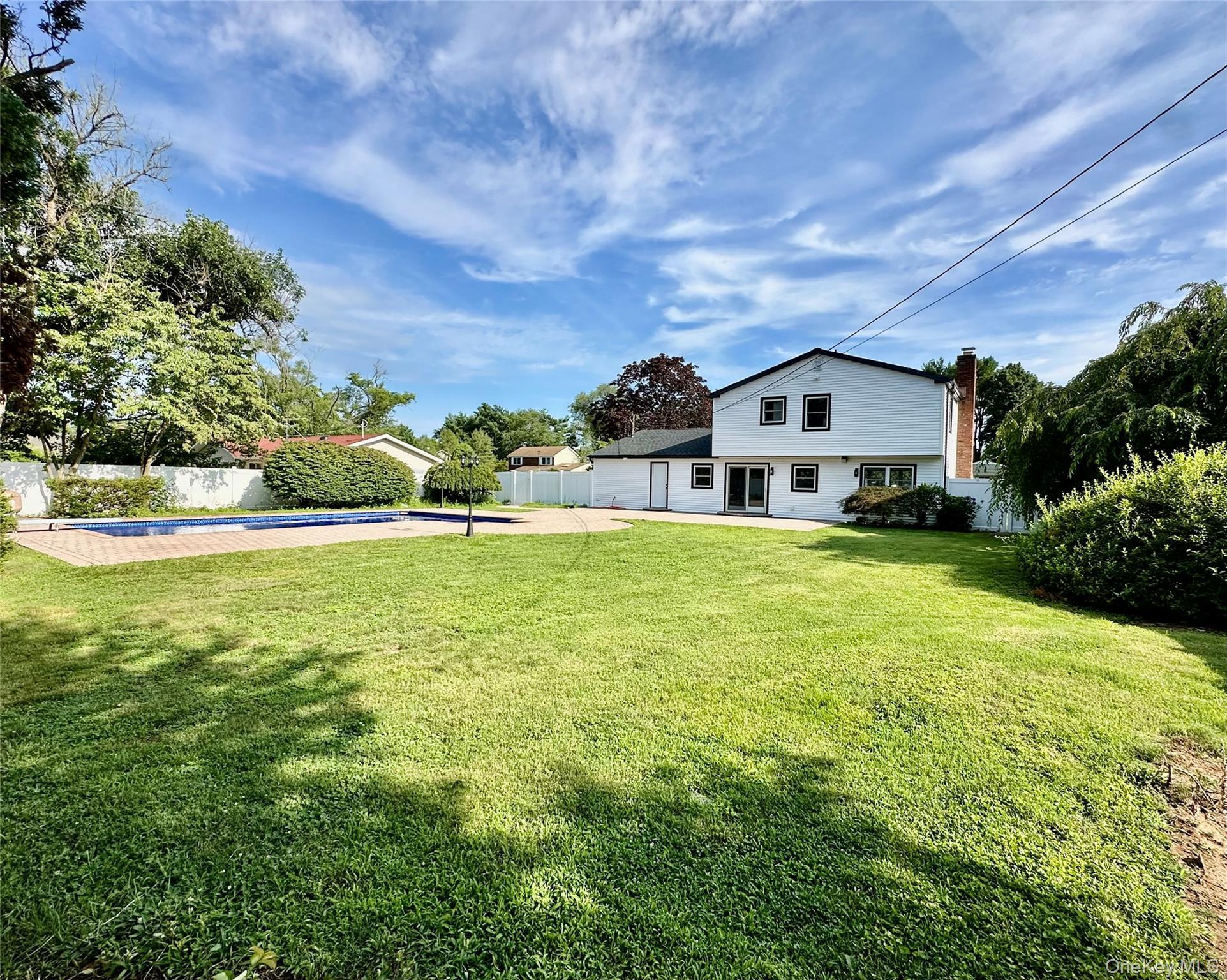 Single Family Malvern Lane  Suffolk County, NY 11790, MLS-1018620-26