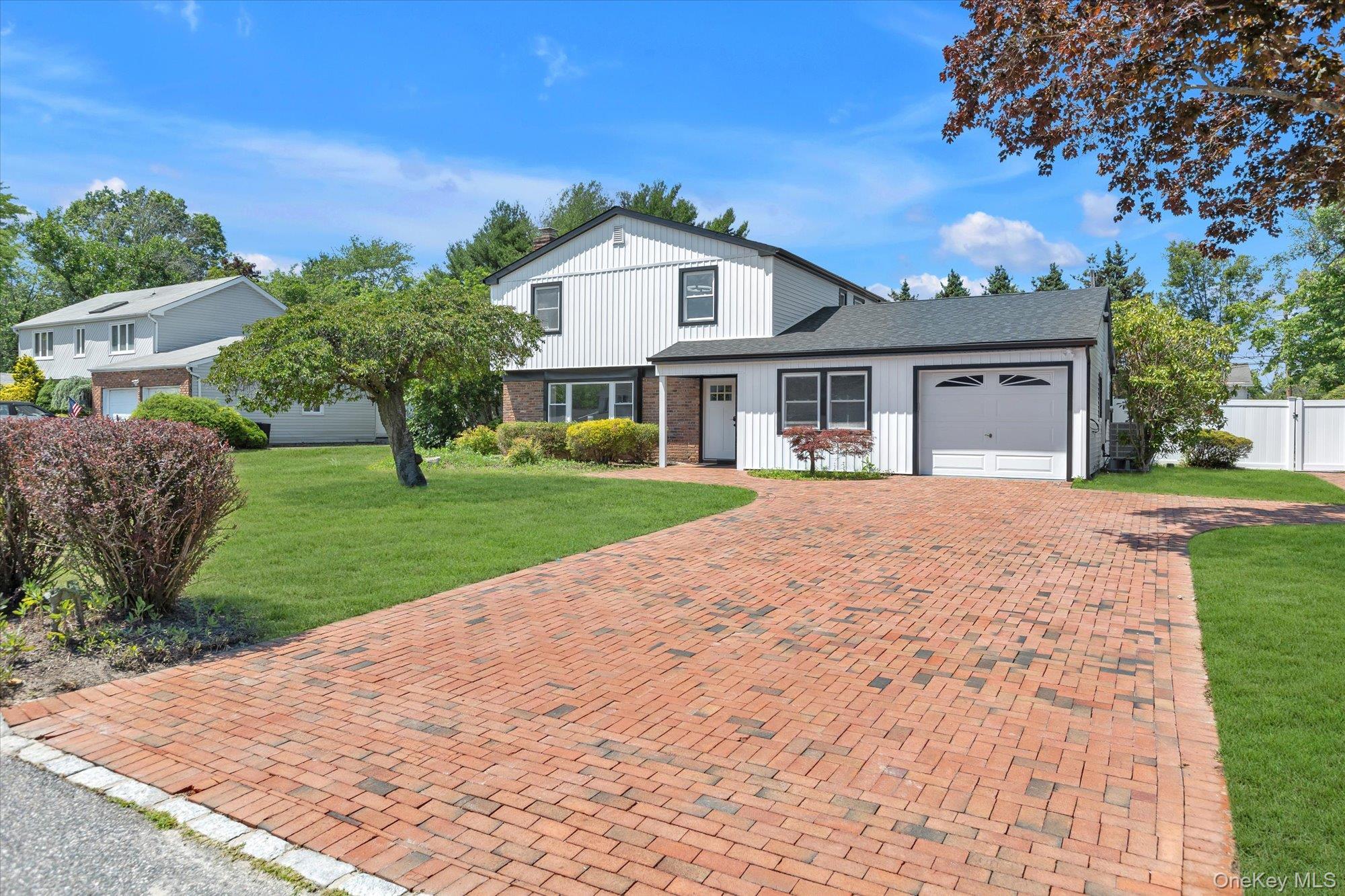Single Family Malvern Lane  Suffolk County, NY 11790, MLS-1018620-27