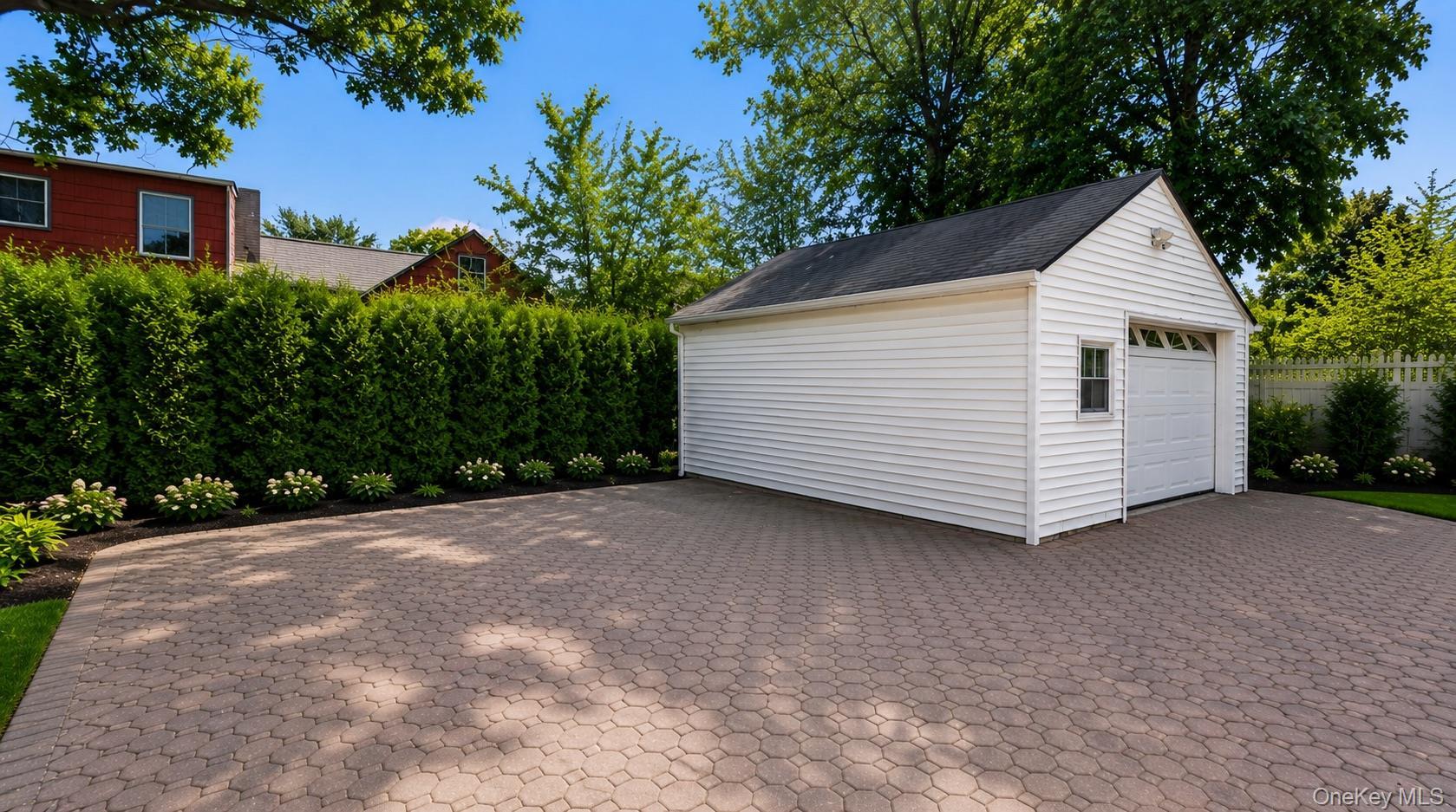 Single Family Elm Street Nassau County, NY 11580, MLS-1018627-26