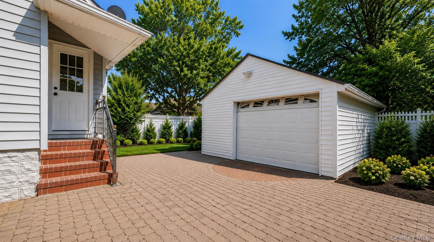 Single Family Elm Street  Nassau County, NY 11580, MLS-1018627-27