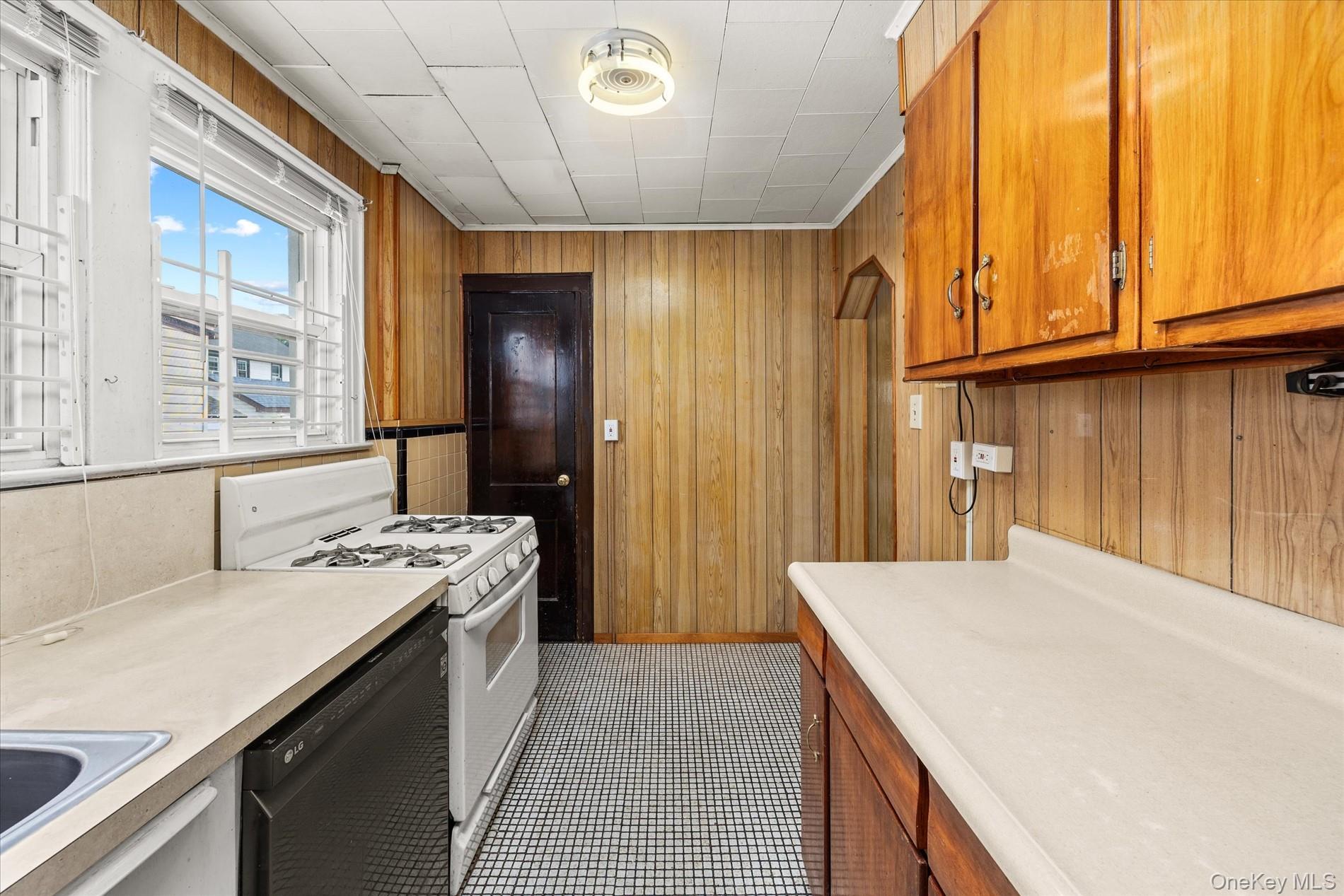 Single Family 215th Street Queens, NY 11427, MLS-1018703-13