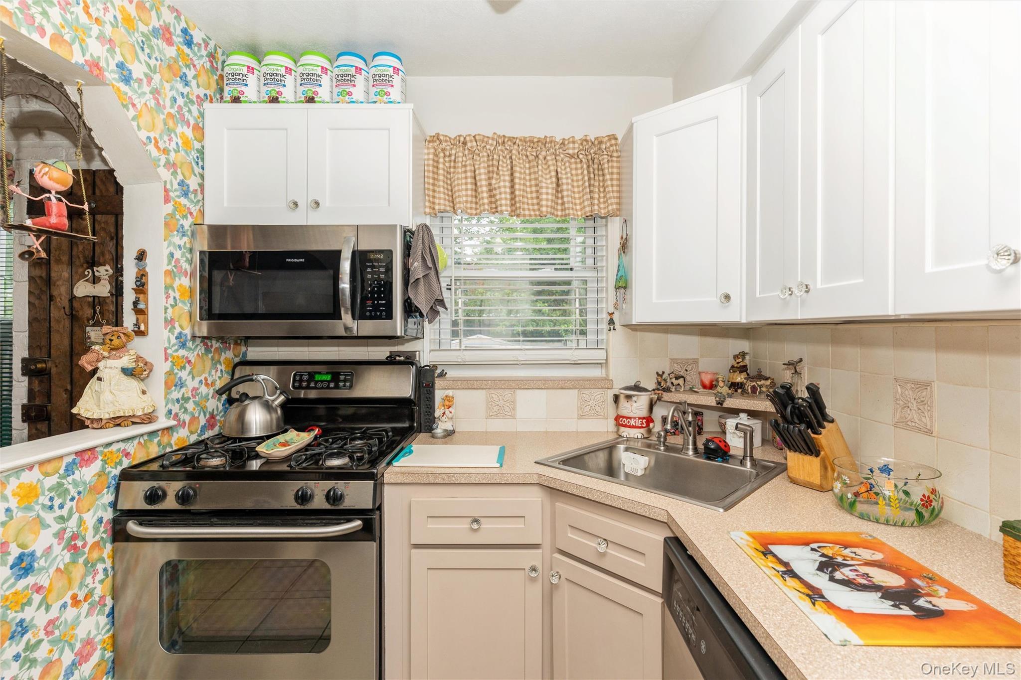 Single Family 195th Street Queens, NY 11358, MLS-1018749-19