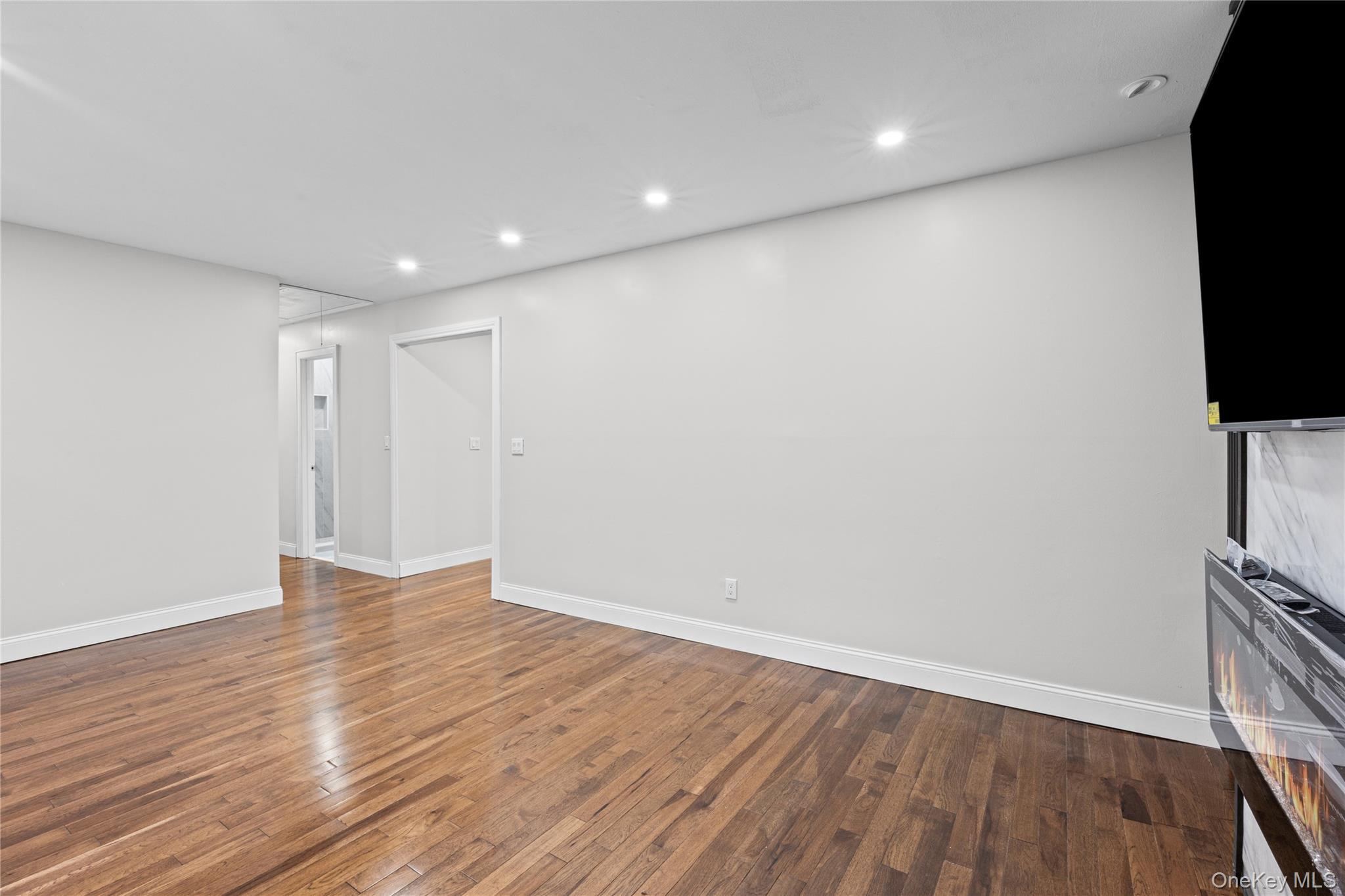 Single Family Flower Road  Suffolk County, NY 11951, MLS-1018796-19
