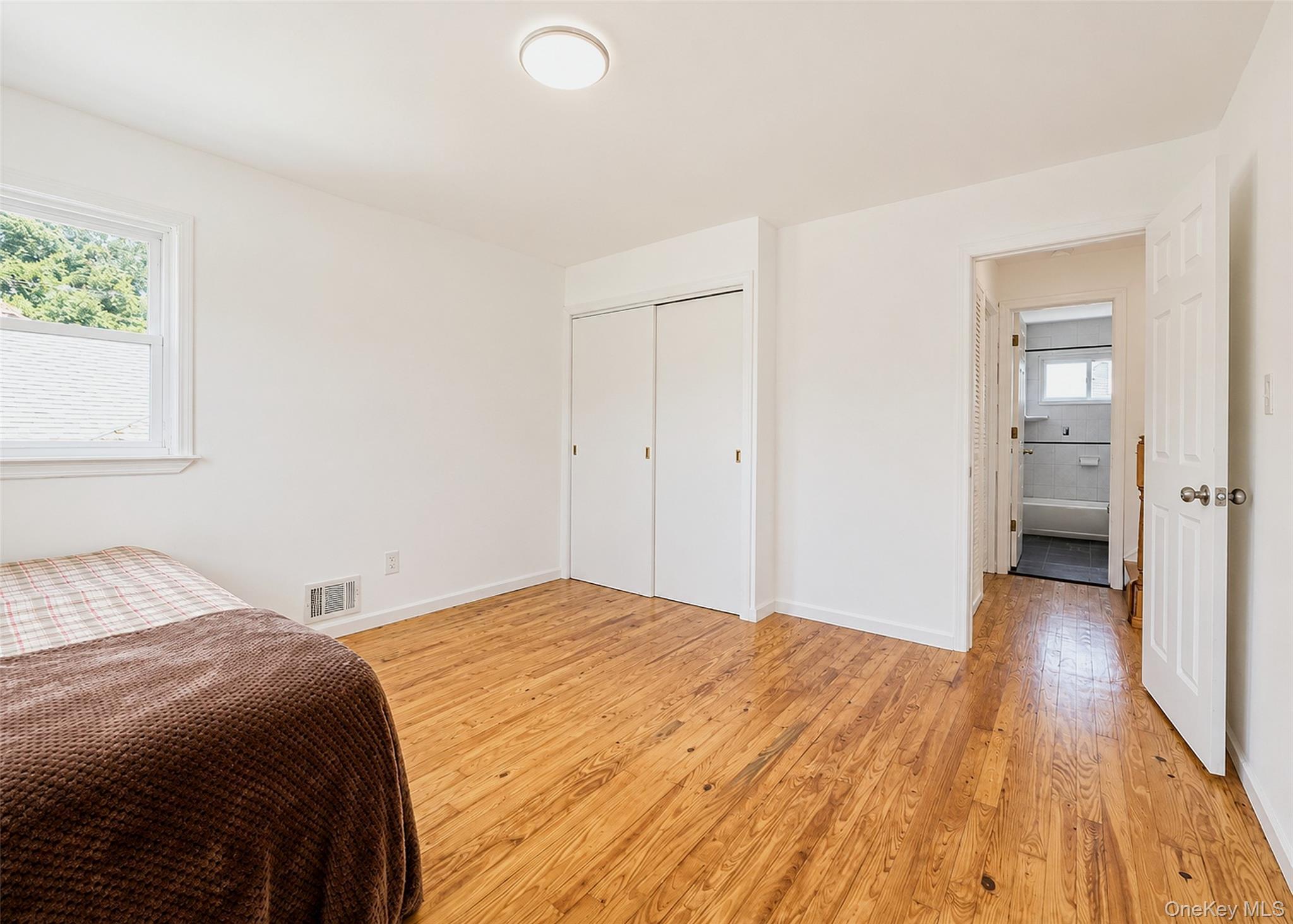 Single Family Eastwood Boulevard Suffolk County, NY 11720, MLS-1018799-15