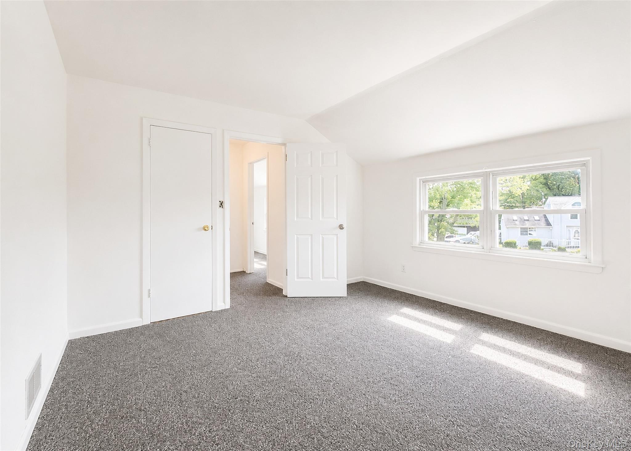 Single Family Eastwood Boulevard Suffolk County, NY 11720, MLS-1018799-18