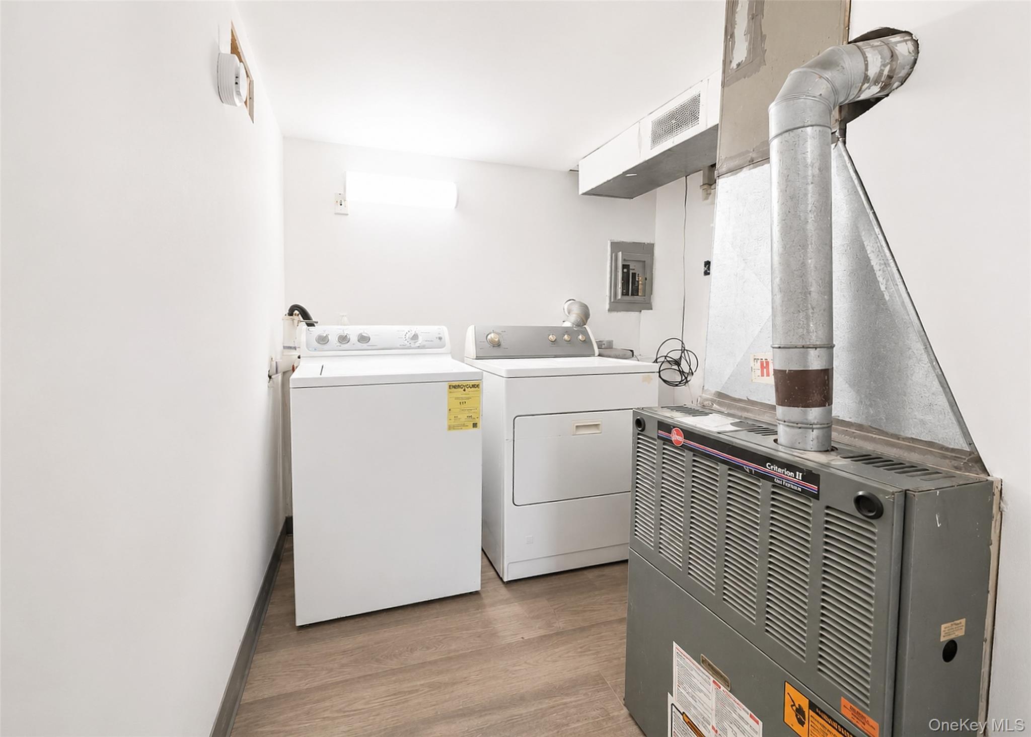 Single Family Eastwood Boulevard Suffolk County, NY 11720, MLS-1018799-22