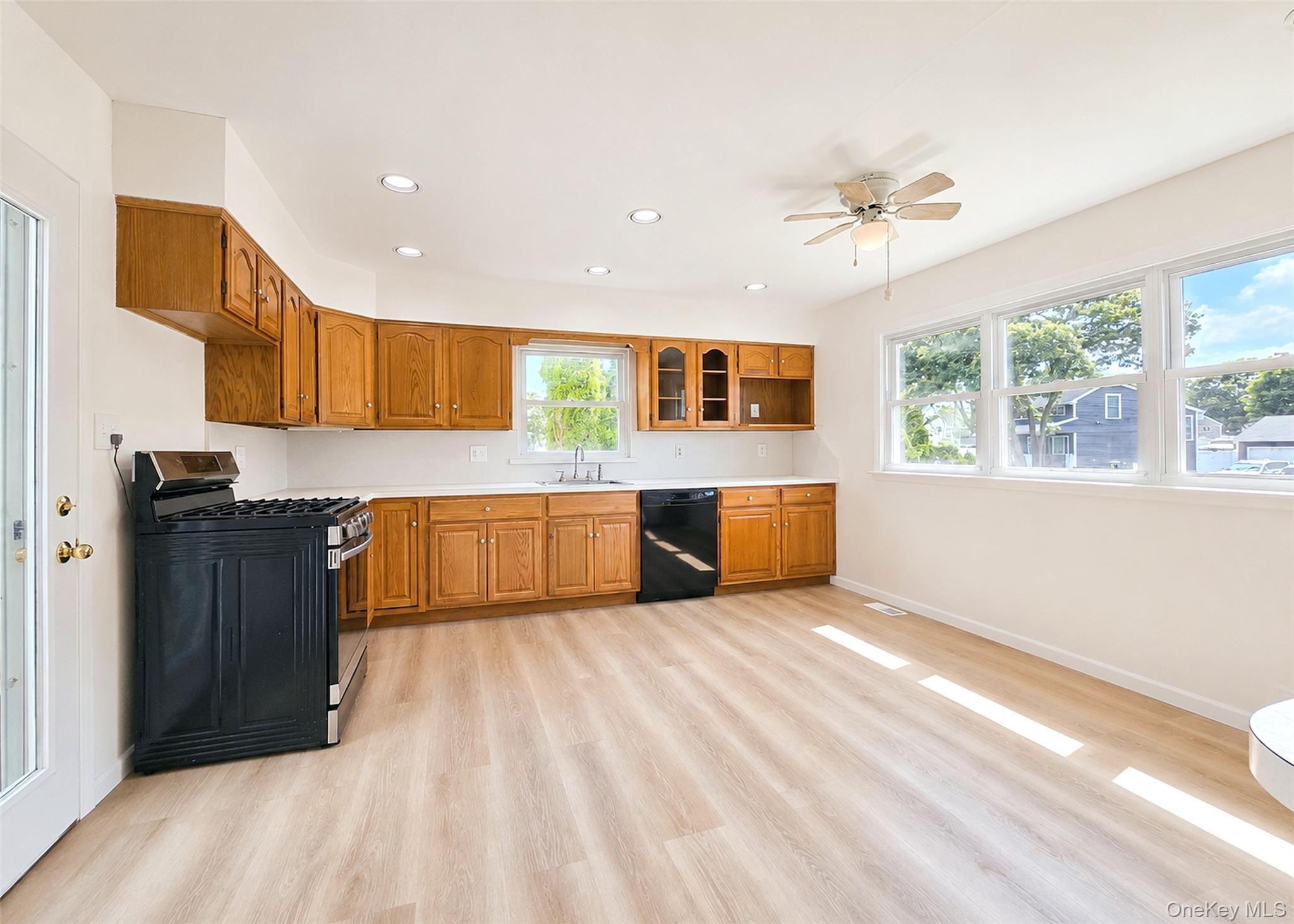 Single Family Eastwood Boulevard Suffolk County, NY 11720, MLS-1018799-5
