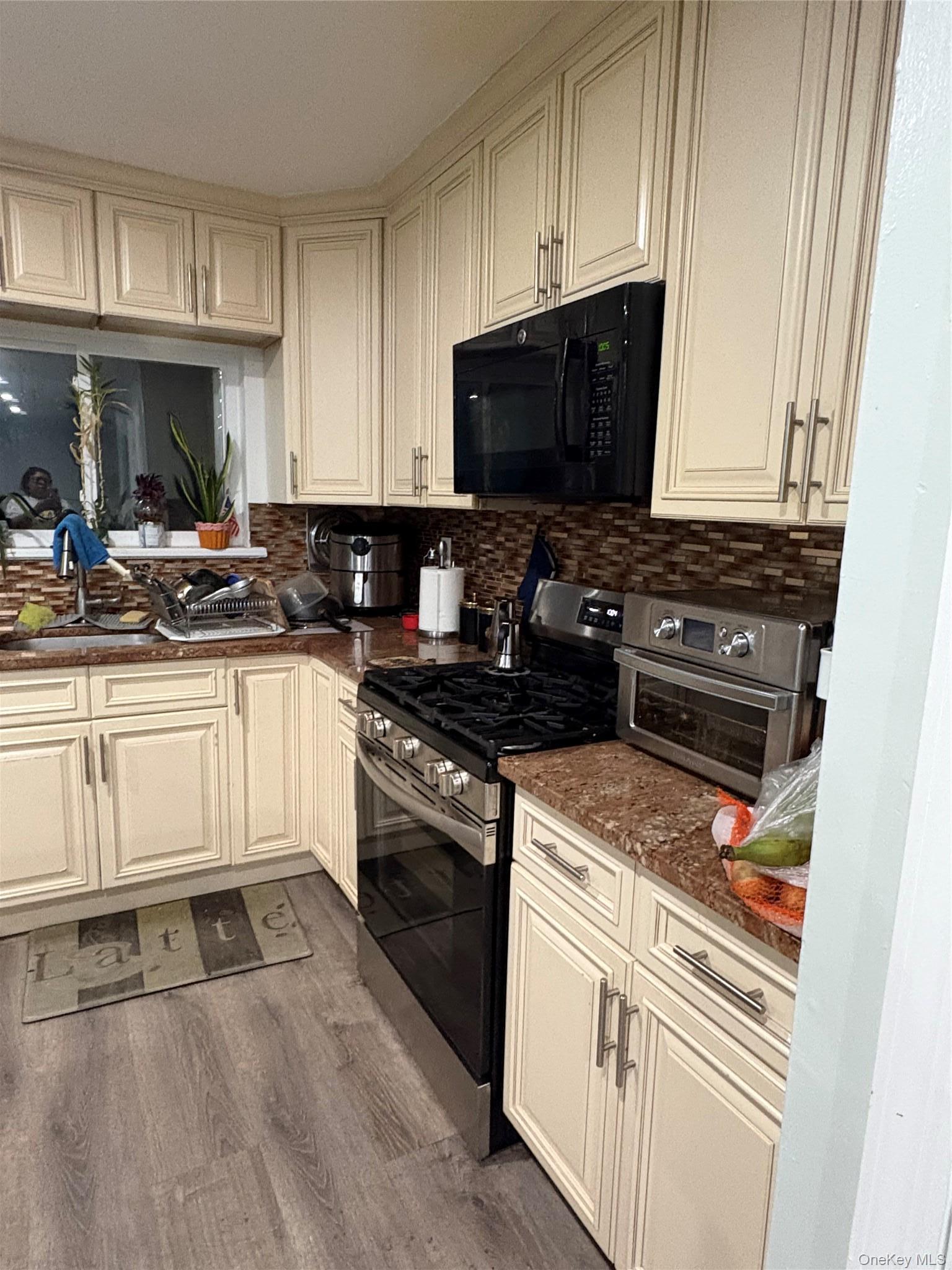 Single Family Graff Avenue Bronx, NY 10465, MLS-1018837-15