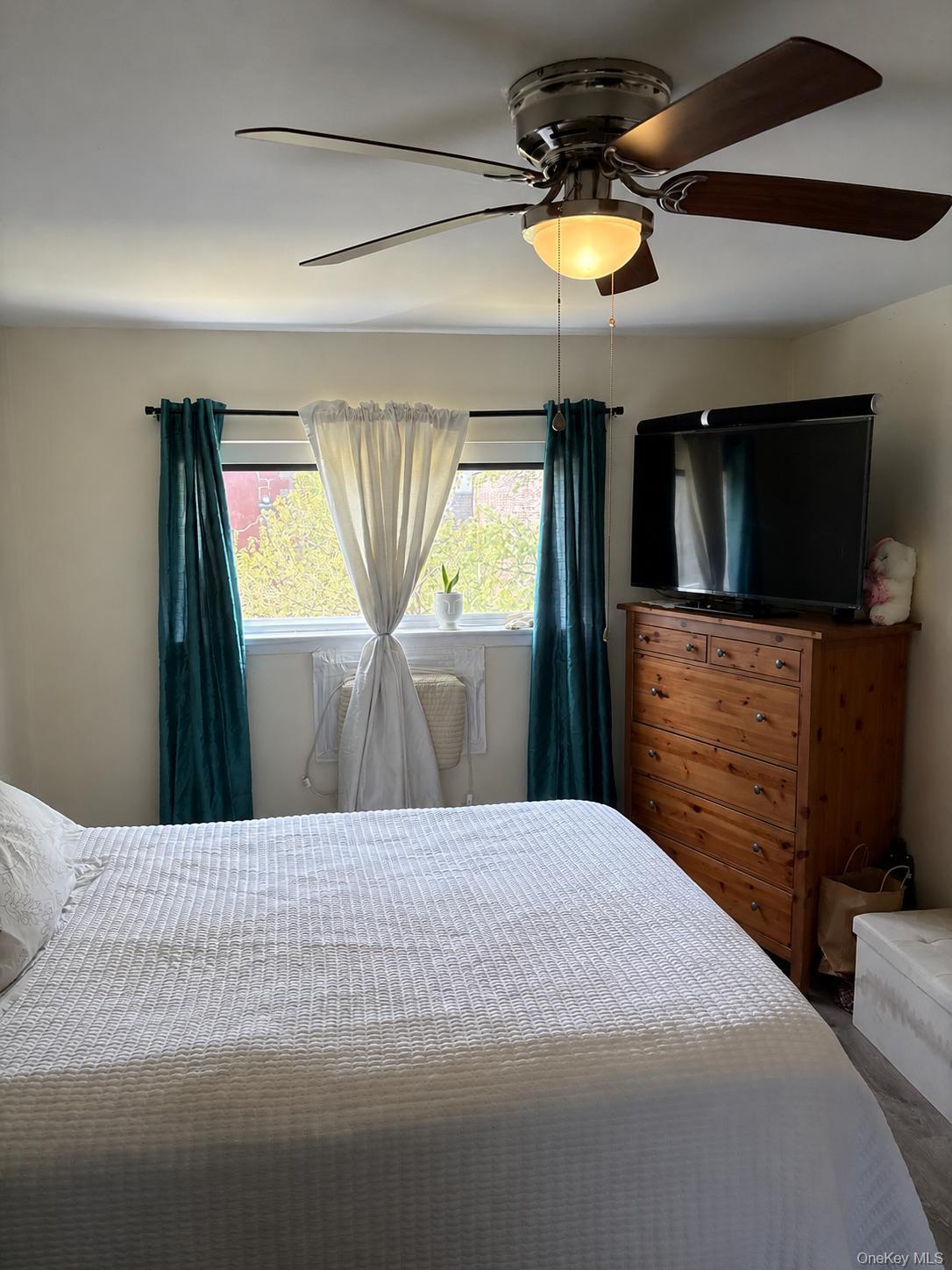 Single Family Graff Avenue Bronx, NY 10465, MLS-1018837-2