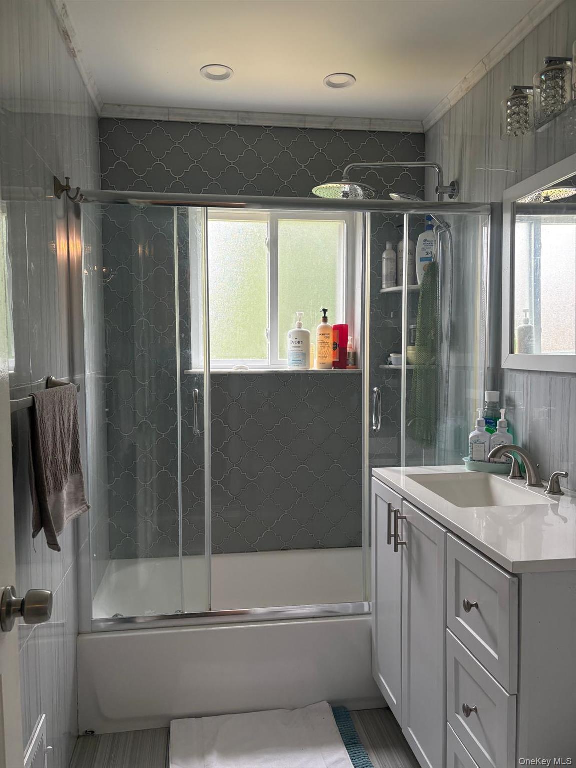 Single Family Graff Avenue Bronx, NY 10465, MLS-1018837-23