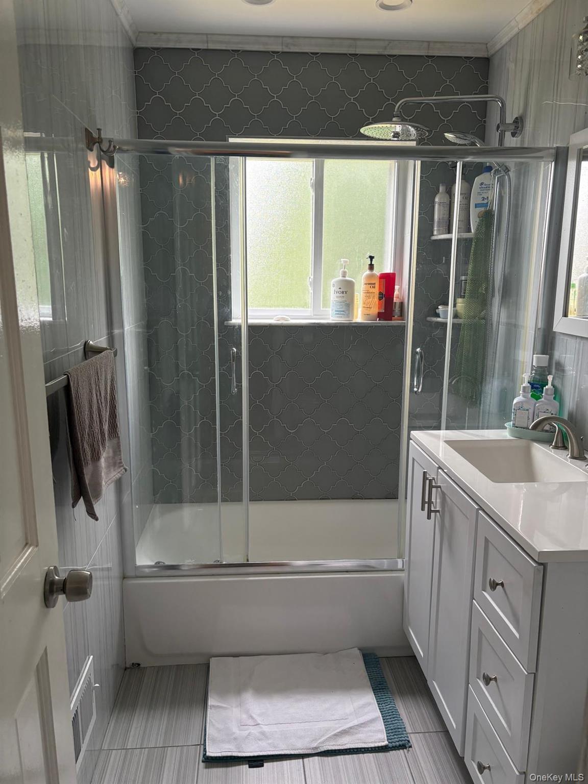 Single Family Graff Avenue Bronx, NY 10465, MLS-1018837-5