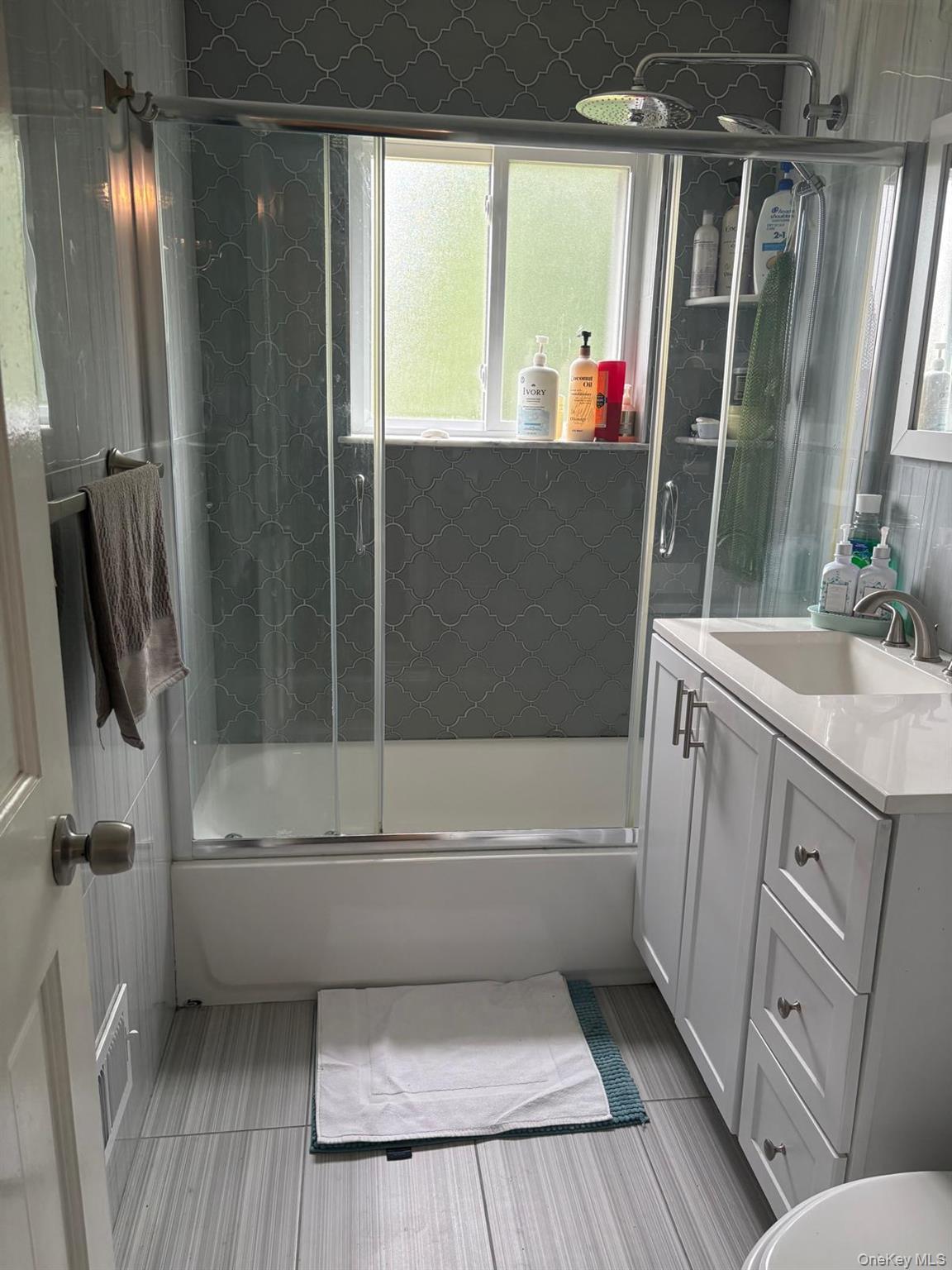 Single Family Graff Avenue Bronx, NY 10465, MLS-1018837-6