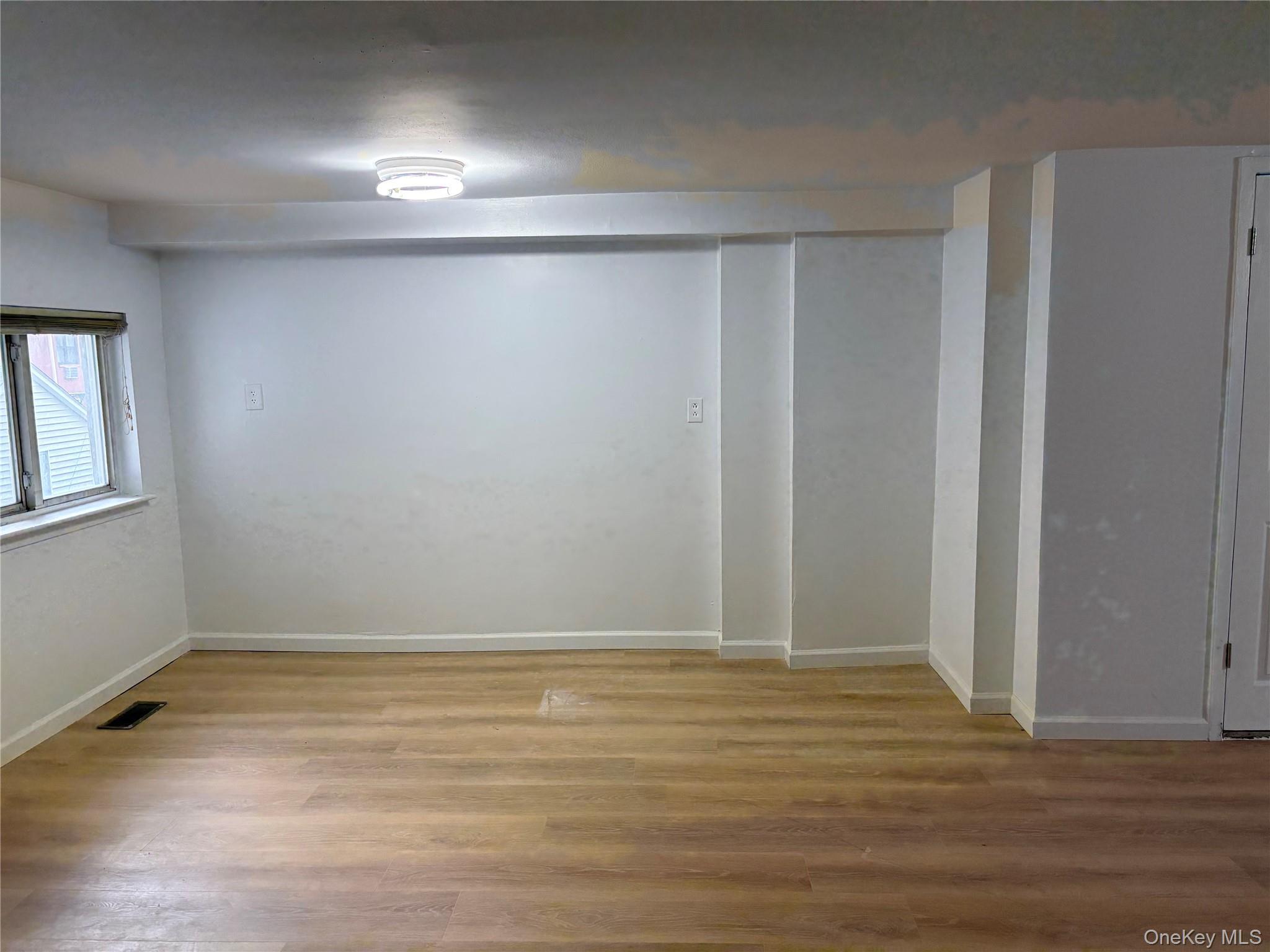 Single Family Graff Avenue Bronx, NY 10465, MLS-1018837-8