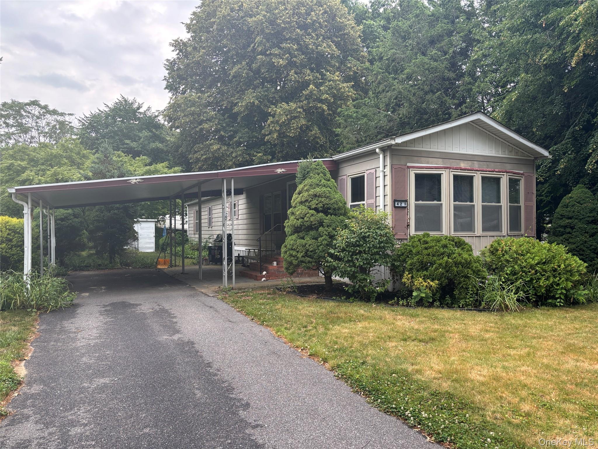 Single Family West Lane Suffolk County, NY 11901, MLS-1018919-2