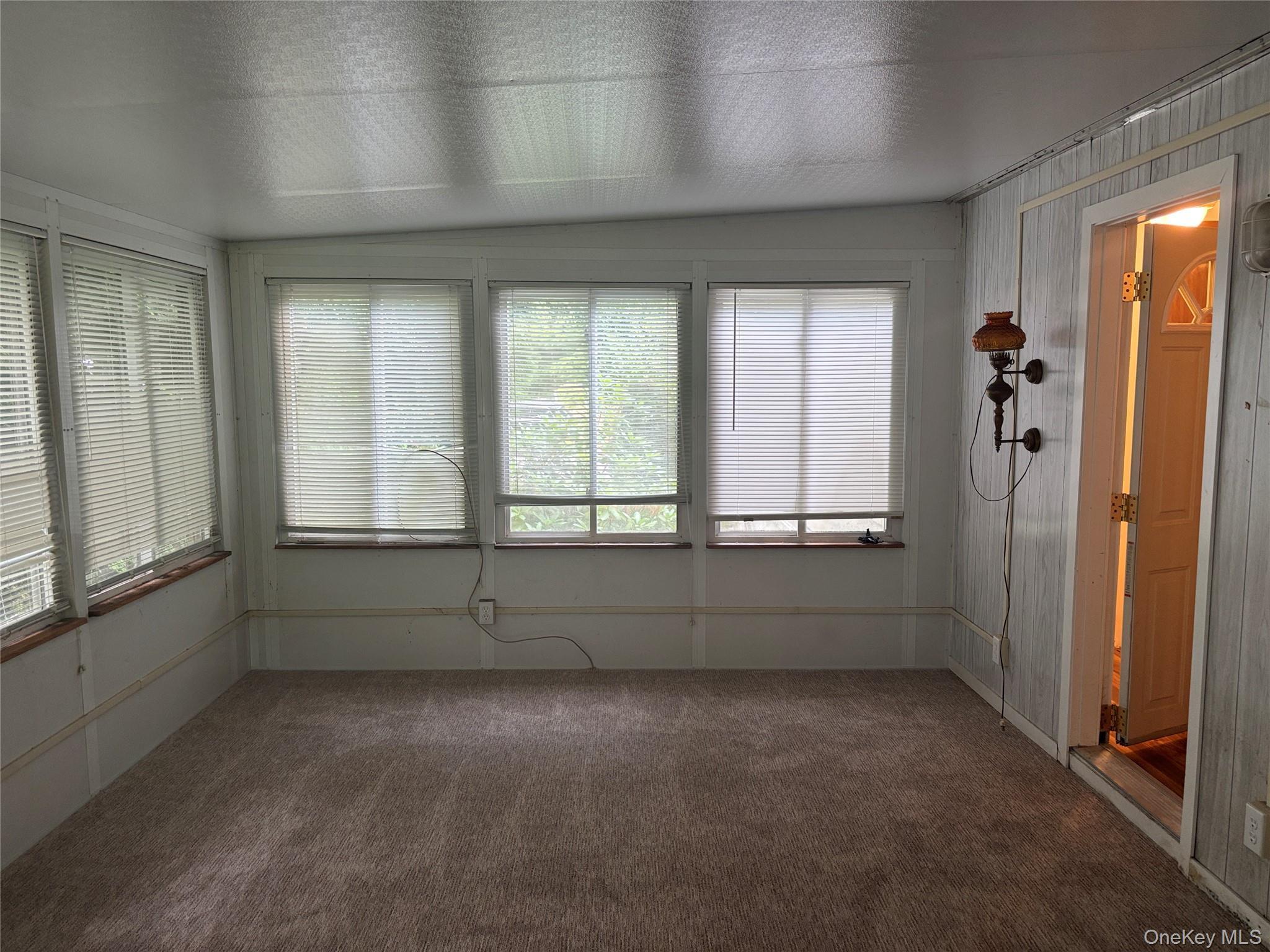 Single Family West Lane Suffolk County, NY 11901, MLS-1018919-24