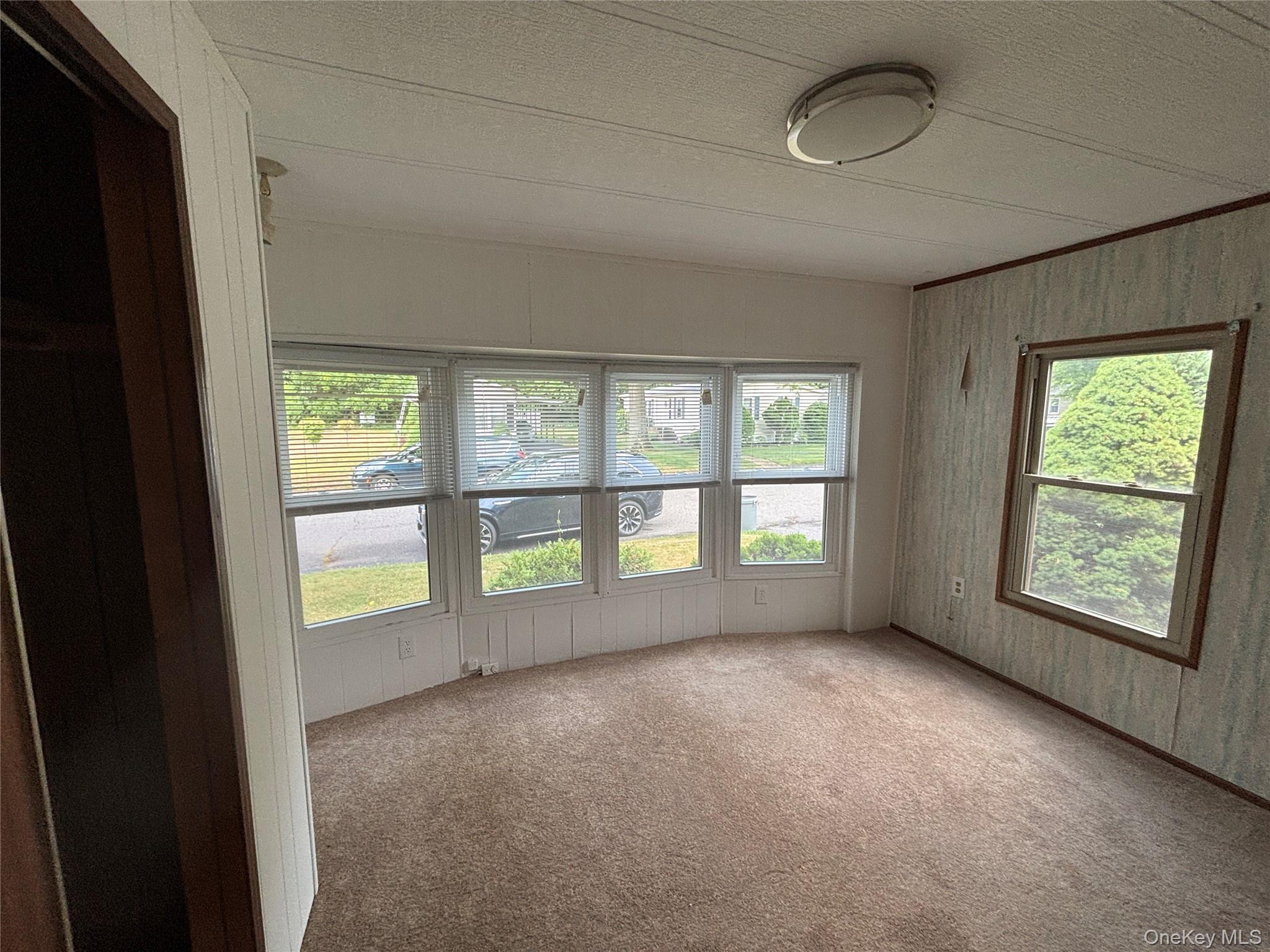 Single Family West Lane Suffolk County, NY 11901, MLS-1018919-28