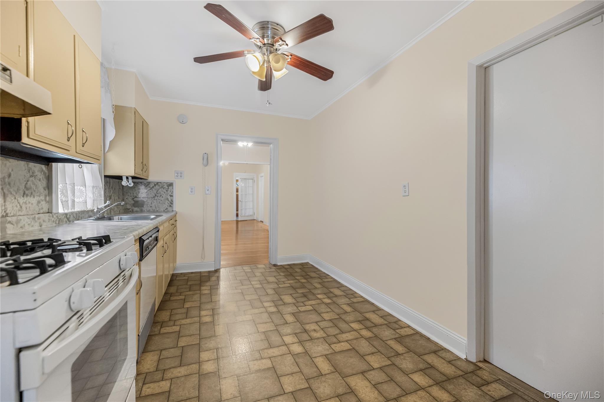 Single Family Zulette Avenue Bronx, NY 10461, MLS-1018949-15