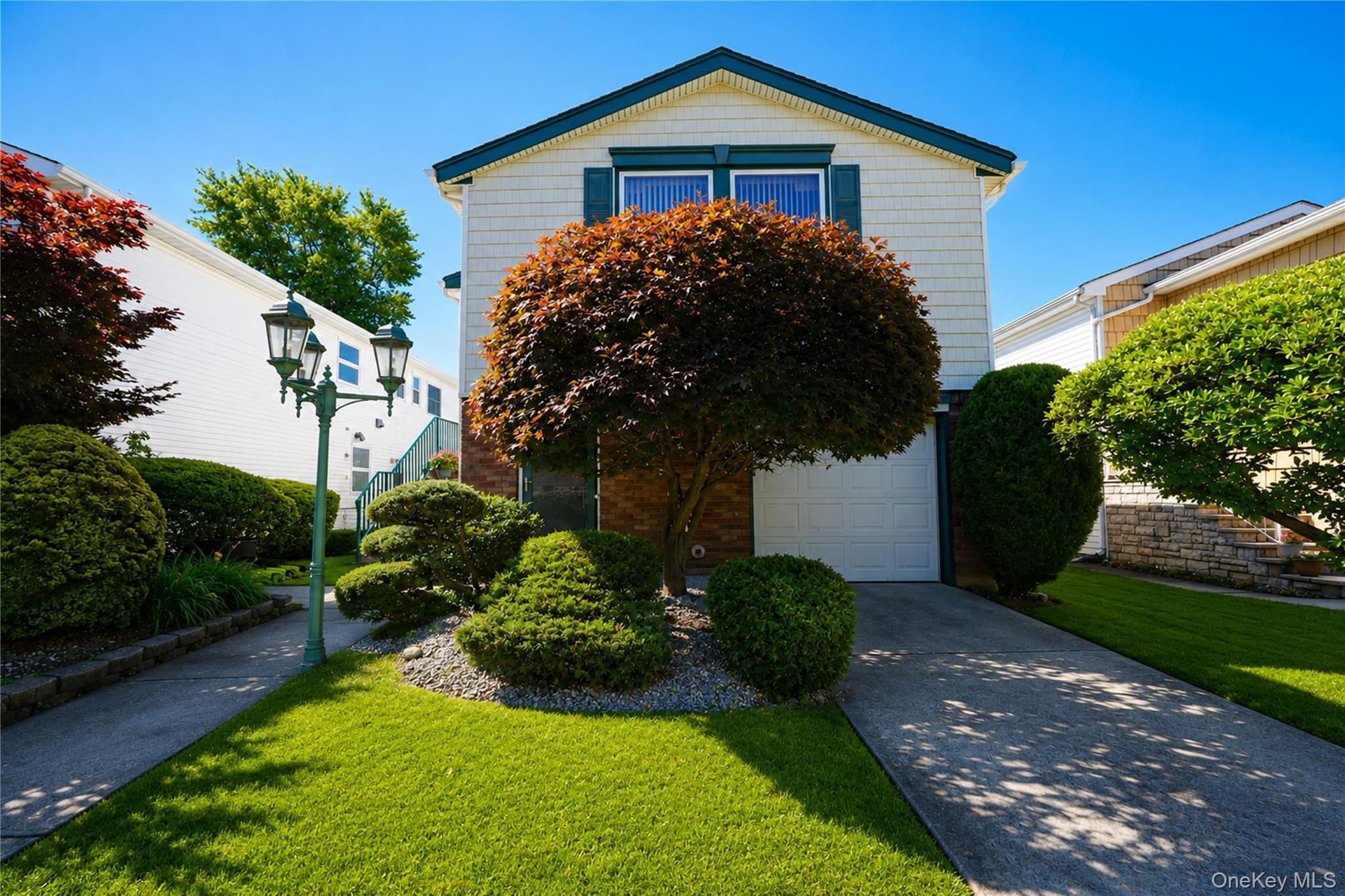 Single Family Stanley Circle Staten Island, NY 10308, MLS-1018962-2