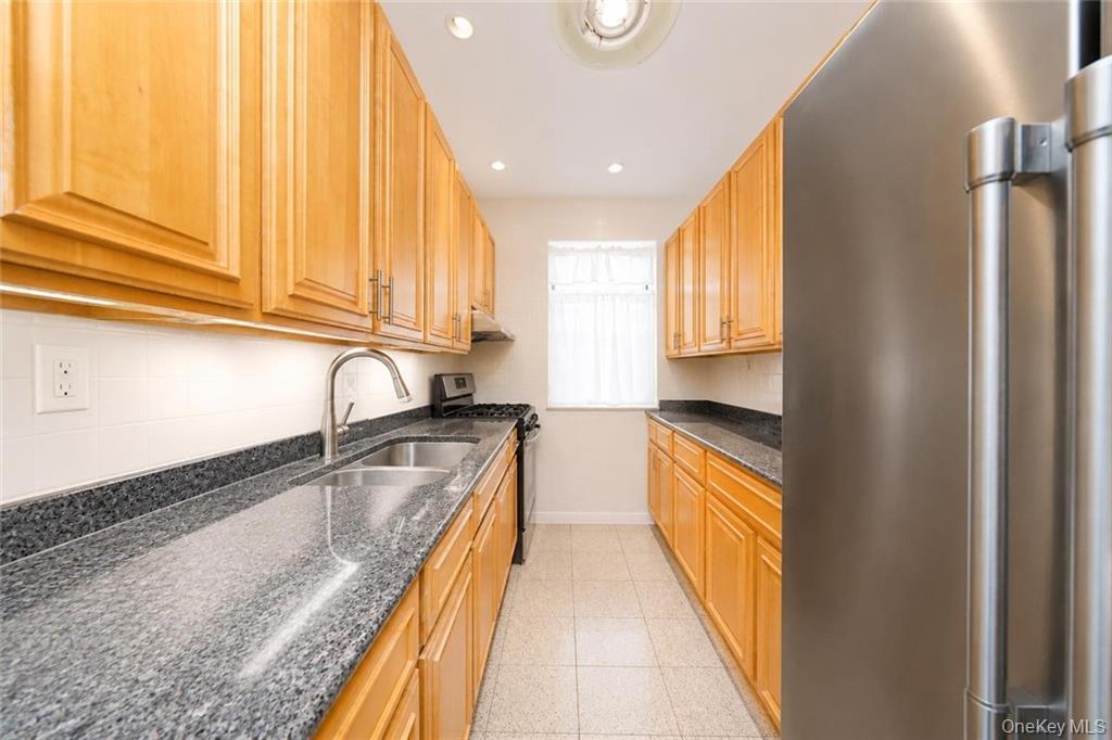 Single Family E 22nd Street Brooklyn, NY 11229, MLS-1018999-11