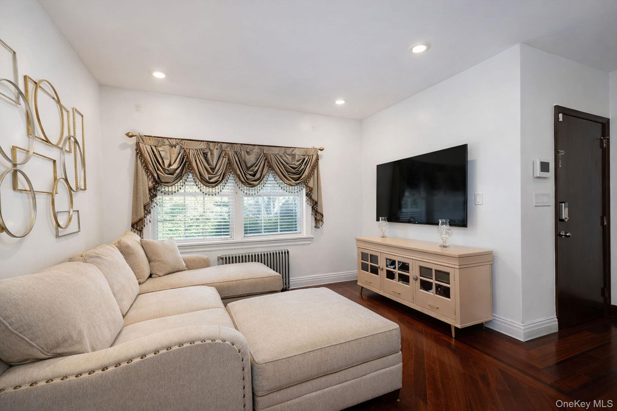 Single Family Simonson Place Staten Island, NY 10302, MLS-1019035-9