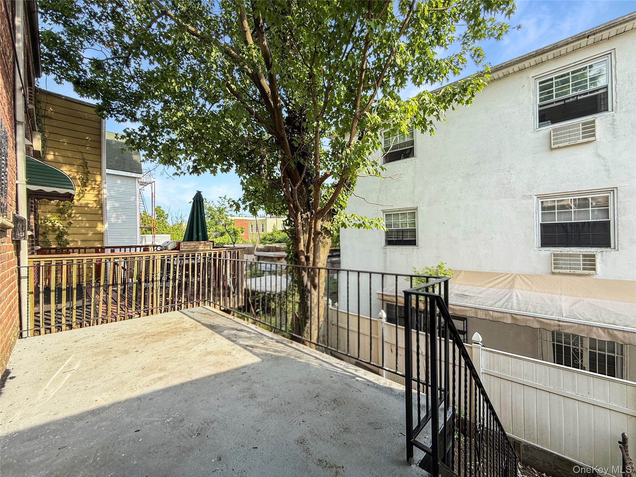 Single Family E 227th Street Bronx, NY 10466, MLS-1019076-16