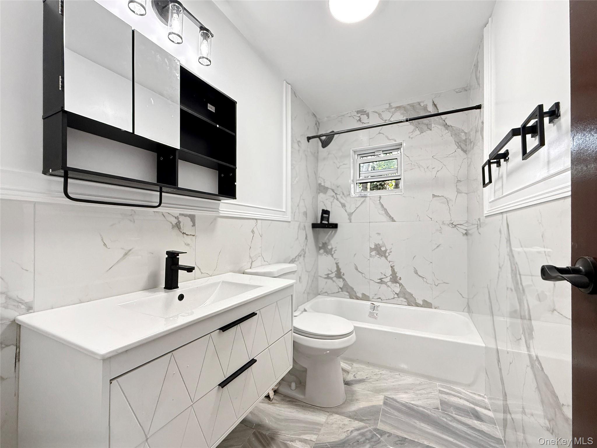 Single Family E 227th Street Bronx, NY 10466, MLS-1019076-18