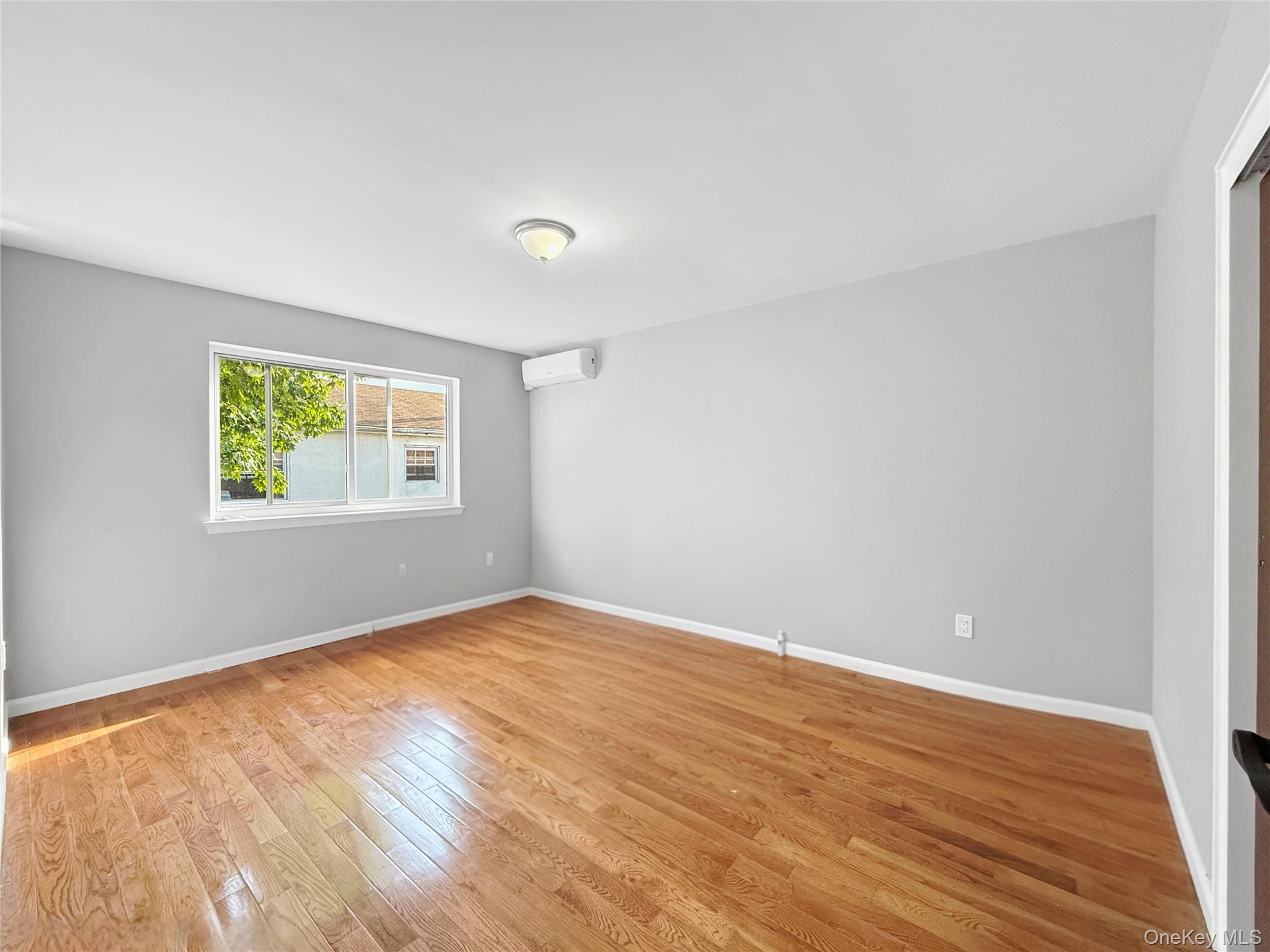 Single Family E 227th Street Bronx, NY 10466, MLS-1019076-22