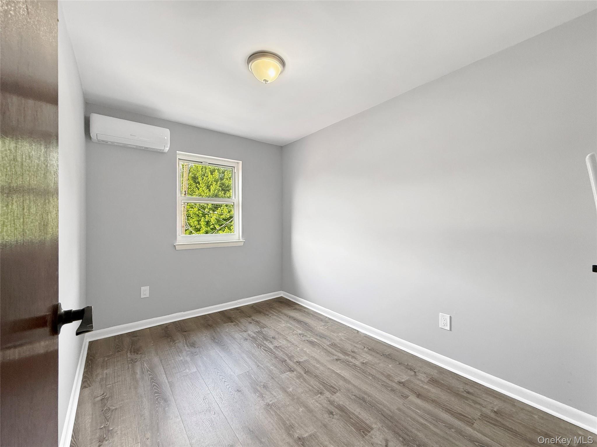 Single Family E 227th Street Bronx, NY 10466, MLS-1019076-25