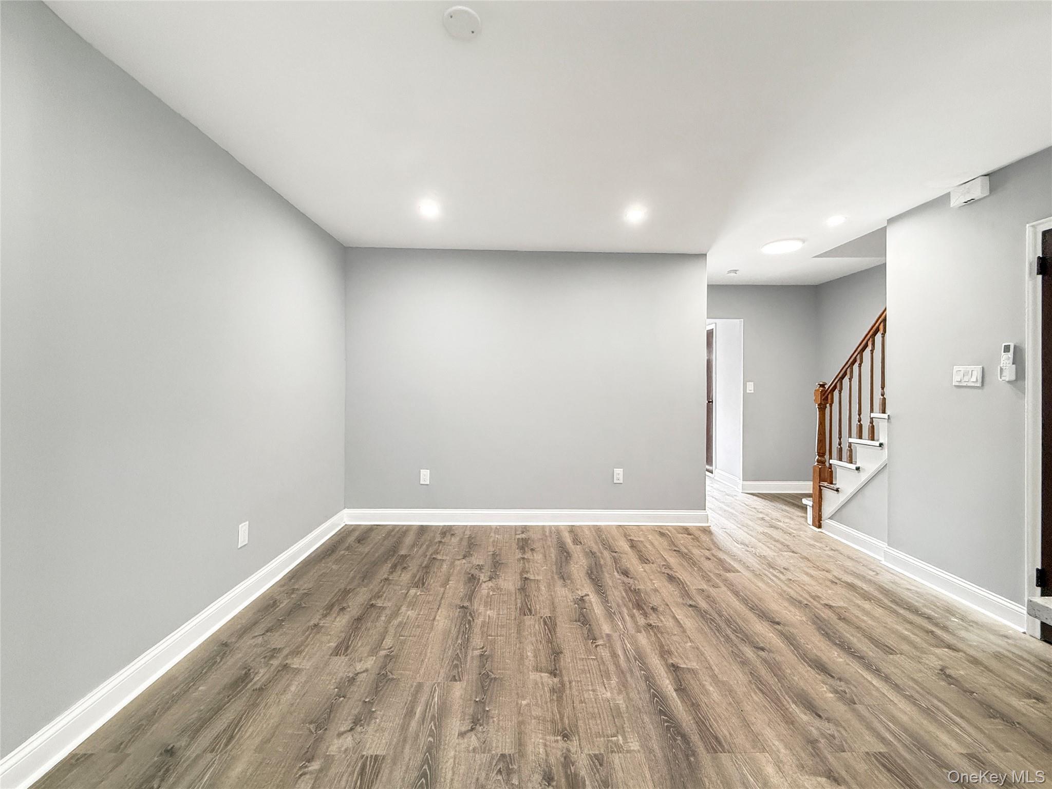Single Family E 227th Street Bronx, NY 10466, MLS-1019076-3