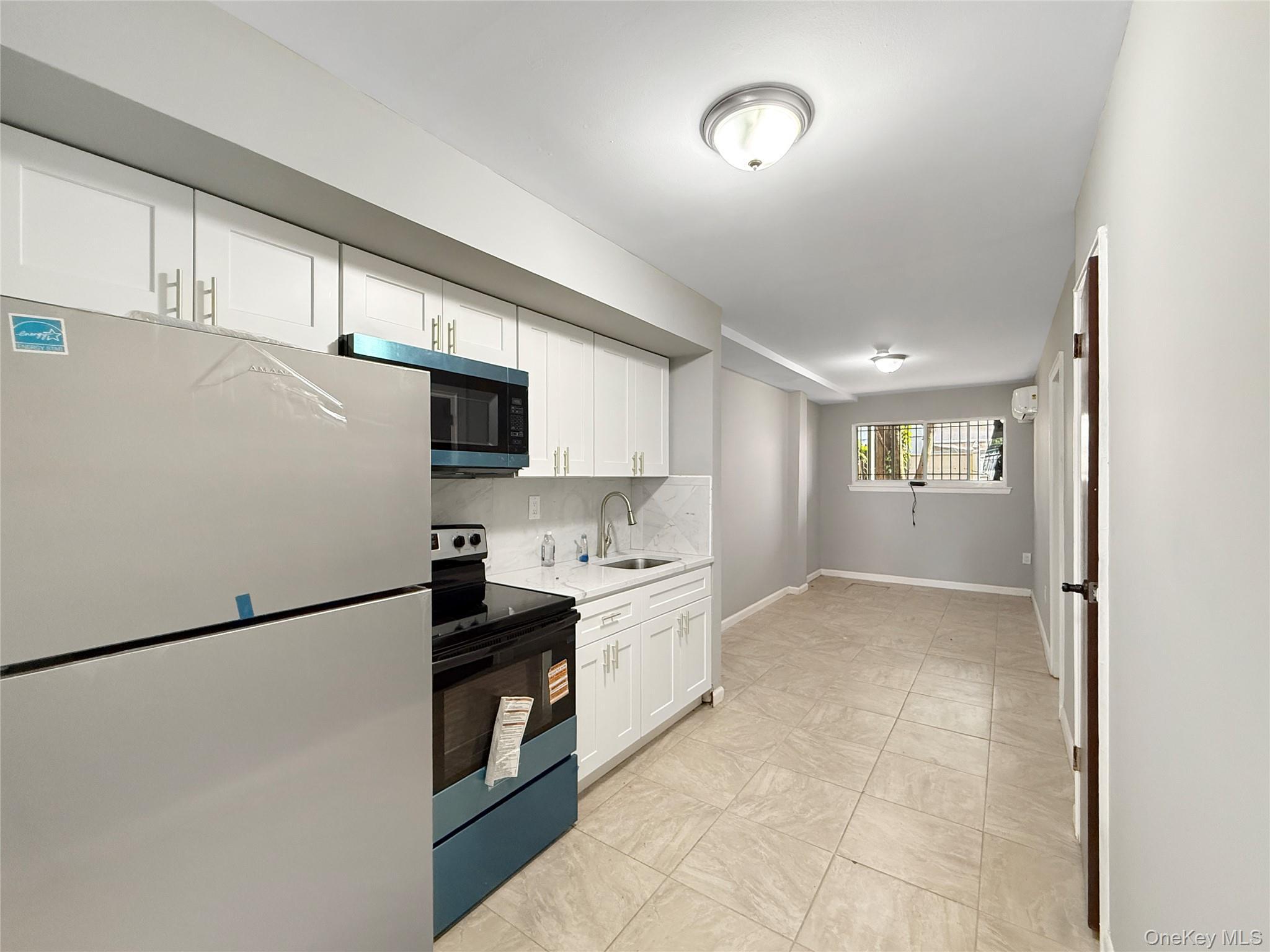 Single Family E 227th Street Bronx, NY 10466, MLS-1019076-31