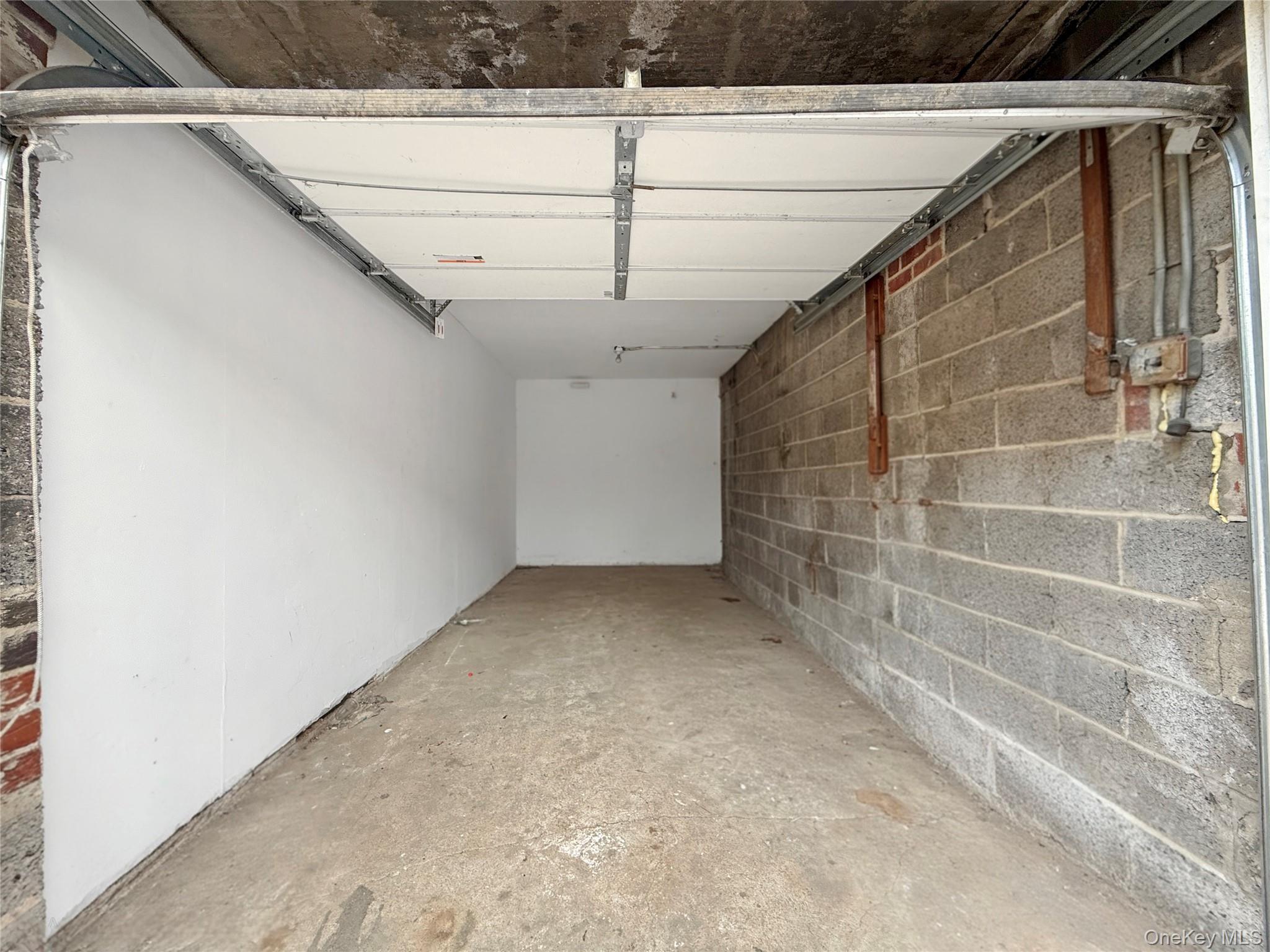 Single Family E 227th Street Bronx, NY 10466, MLS-1019076-34
